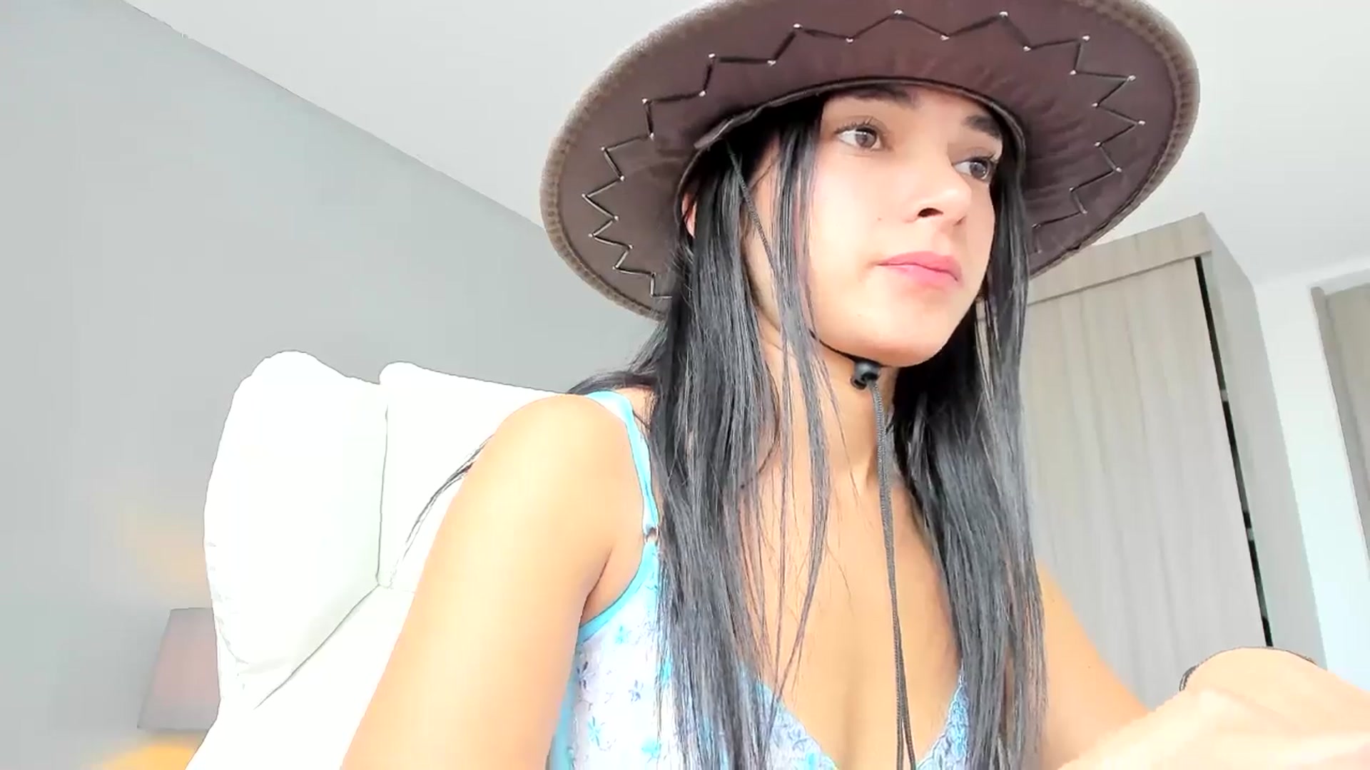 Gallery image thumbnail from Emmily_'s myfreecams stream on, 08/03/2024, 15:26 image 4 of 20