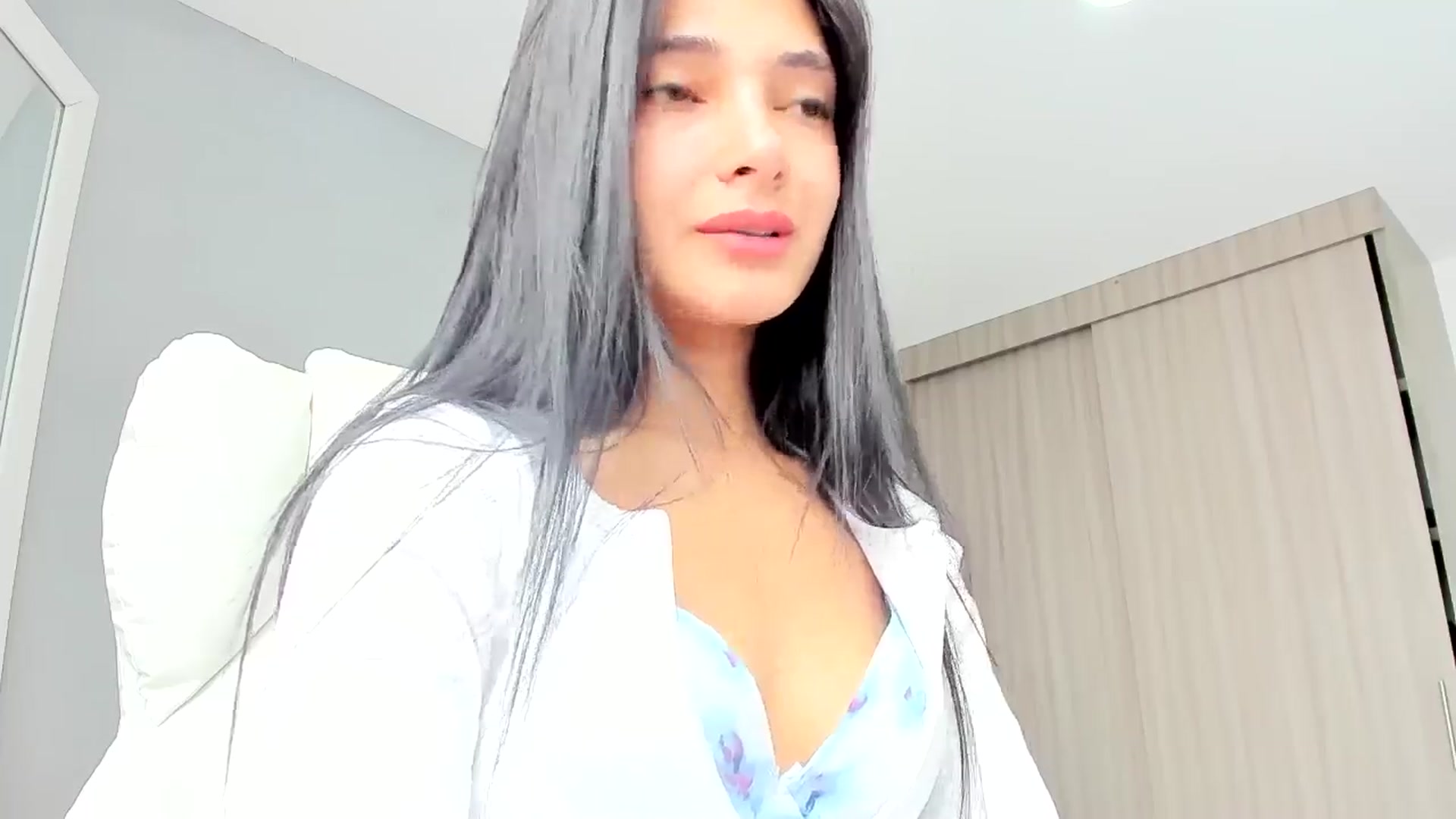 Gallery image thumbnail from Emmily_'s myfreecams stream on, 08/05/2024, 15:24 image 17 of 20