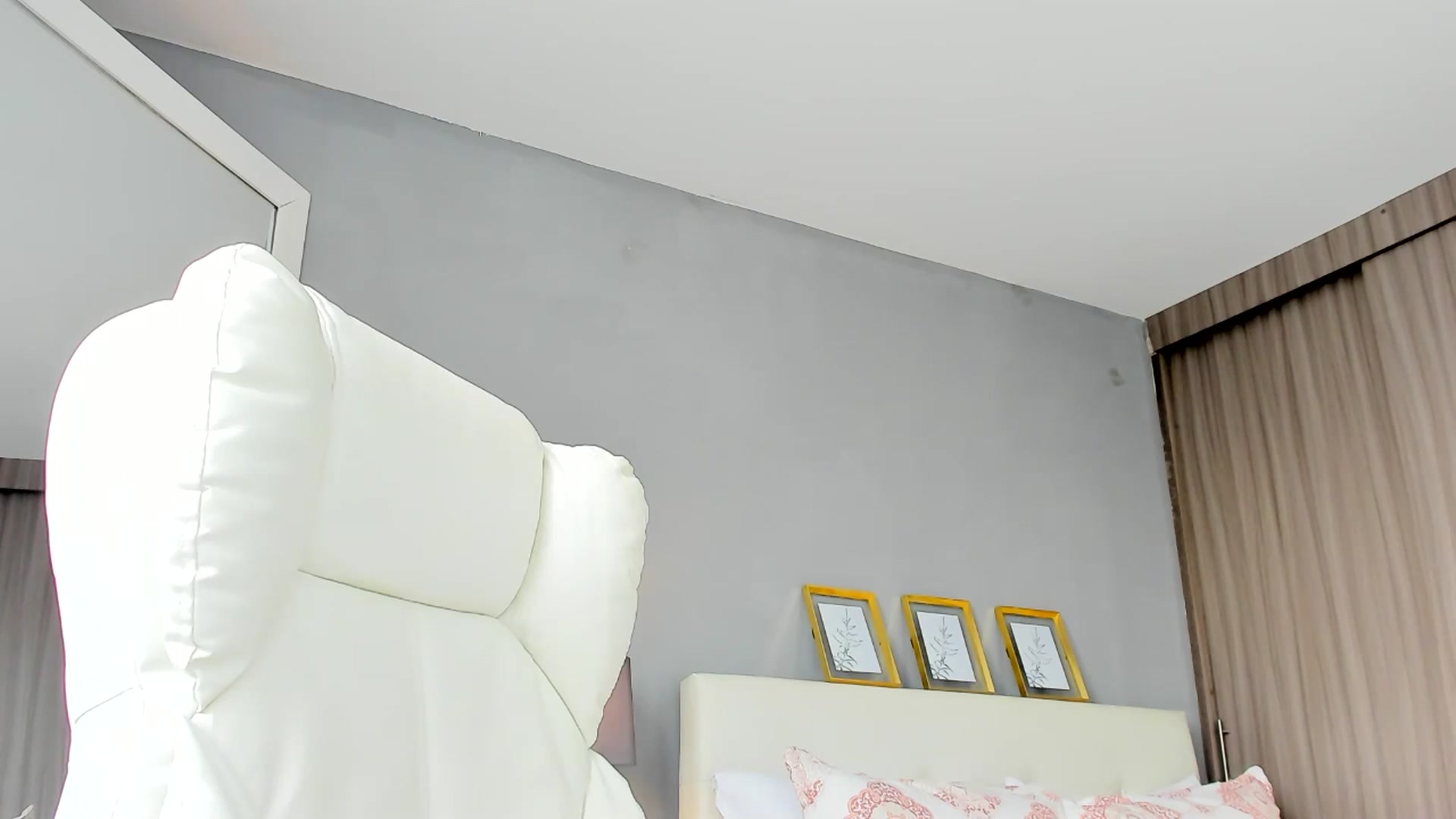 Gallery image thumbnail from Emmily_'s myfreecams stream on, 08/13/2024, 15:00 image 5 of 20