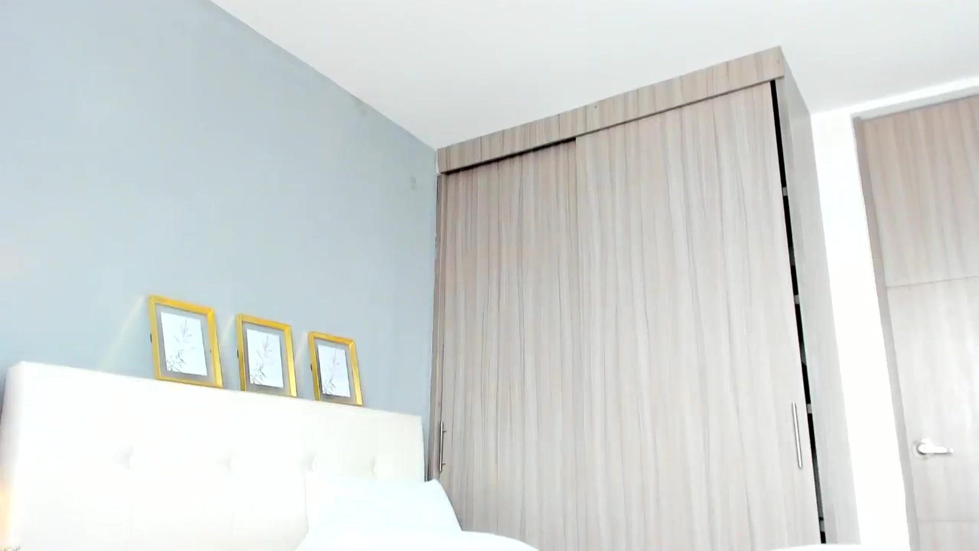 Gallery image thumbnail from Emmily_'s myfreecams stream on, 08/20/2024, 16:20 image 16 of 20