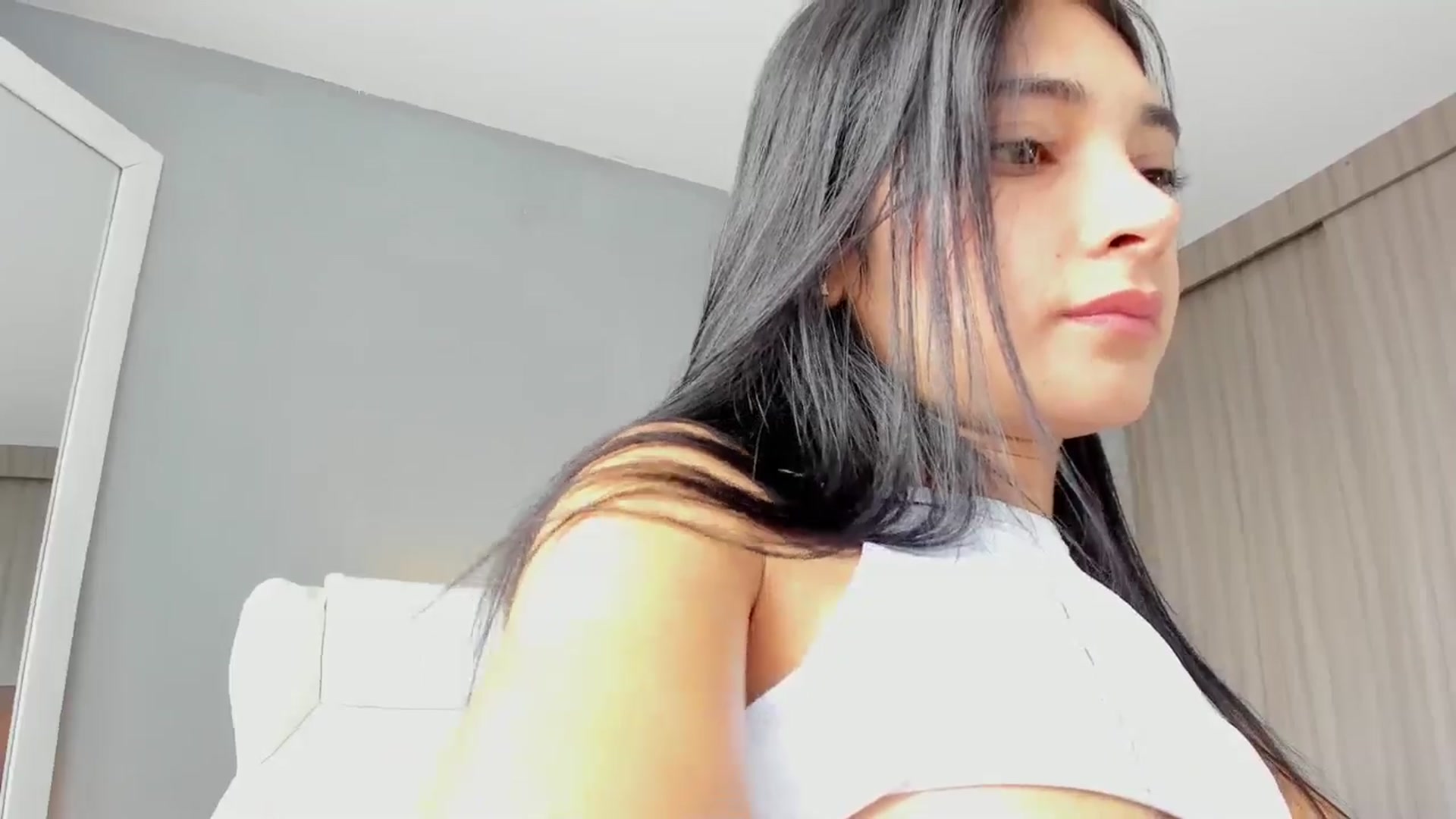 Gallery image thumbnail from Emmily_'s myfreecams stream on, 08/21/2024, 15:27 image 8 of 20