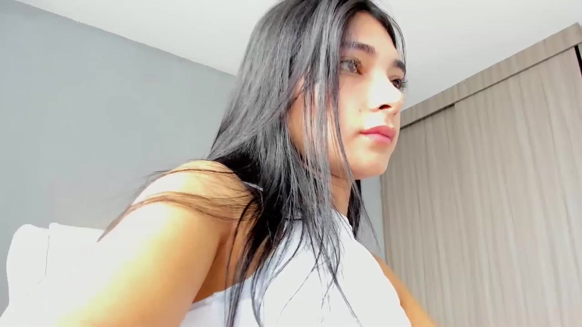 Gallery image thumbnail from Emmily_'s myfreecams stream on, 08/21/2024, 15:27 image 13 of 20