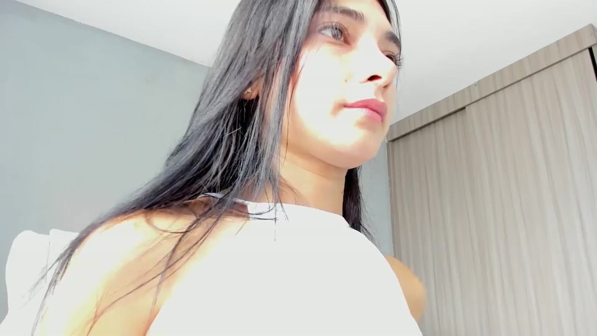 Gallery image thumbnail from Emmily_'s myfreecams stream on, 08/21/2024, 15:27 image 15 of 20