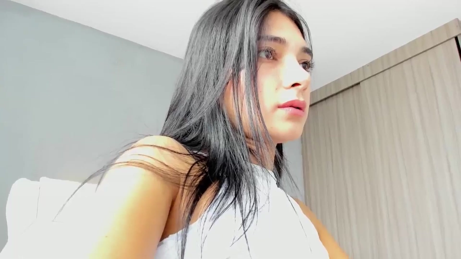 Gallery image thumbnail from Emmily_'s myfreecams stream on, 08/21/2024, 15:27 image 14 of 20