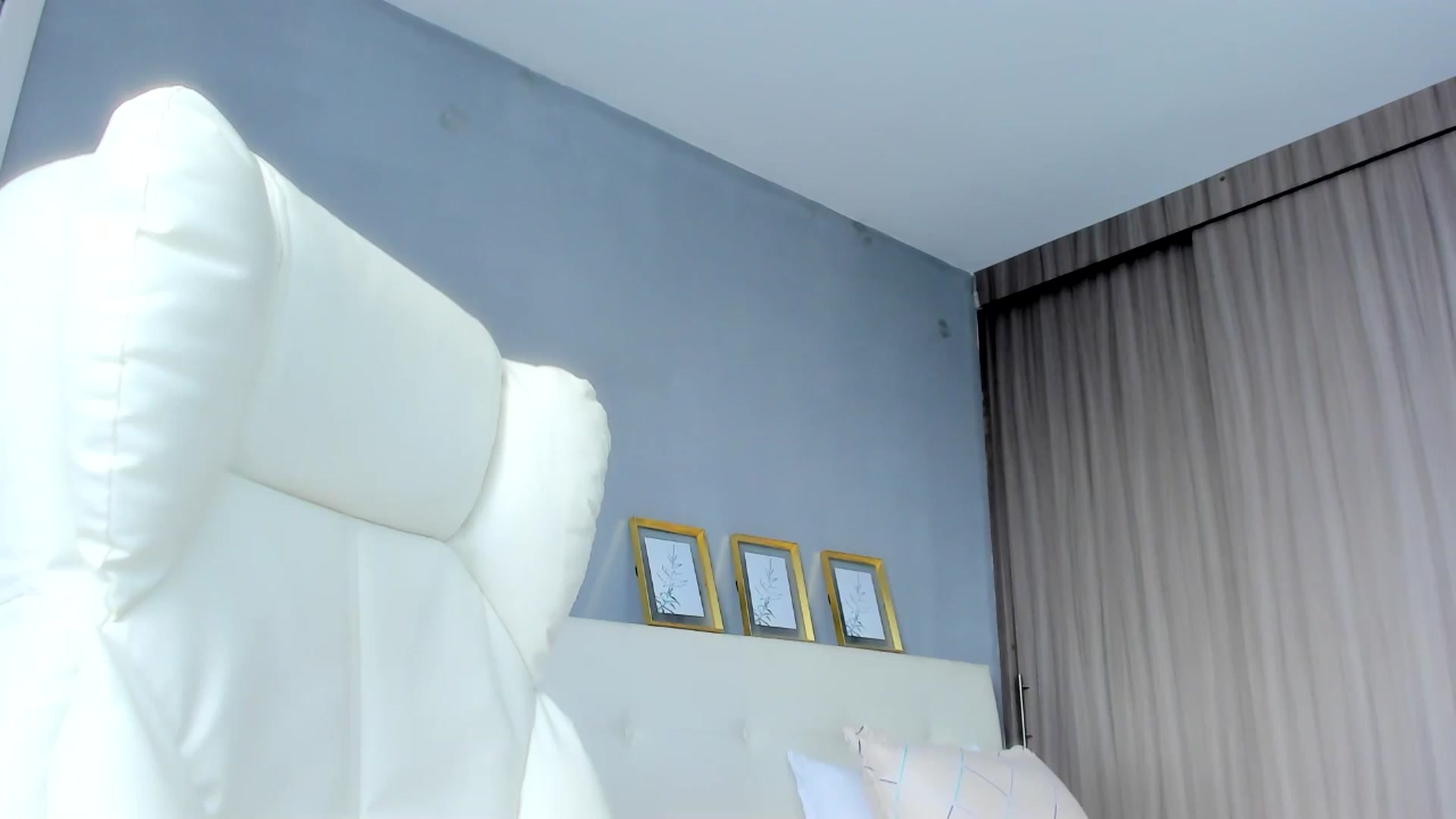 Gallery image thumbnail from Emmily_'s myfreecams stream on, 09/16/2024, 16:36 image 11 of 20