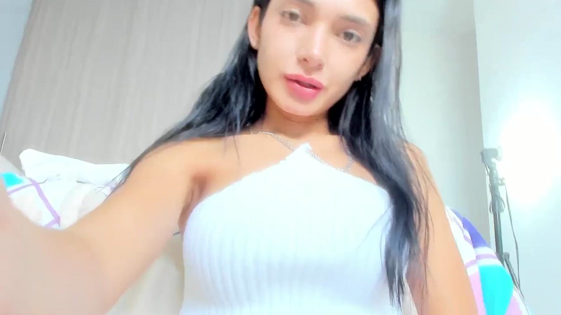 Gallery image thumbnail from Emmily_'s myfreecams stream on, 09/30/2024, 15:06 image 15 of 20