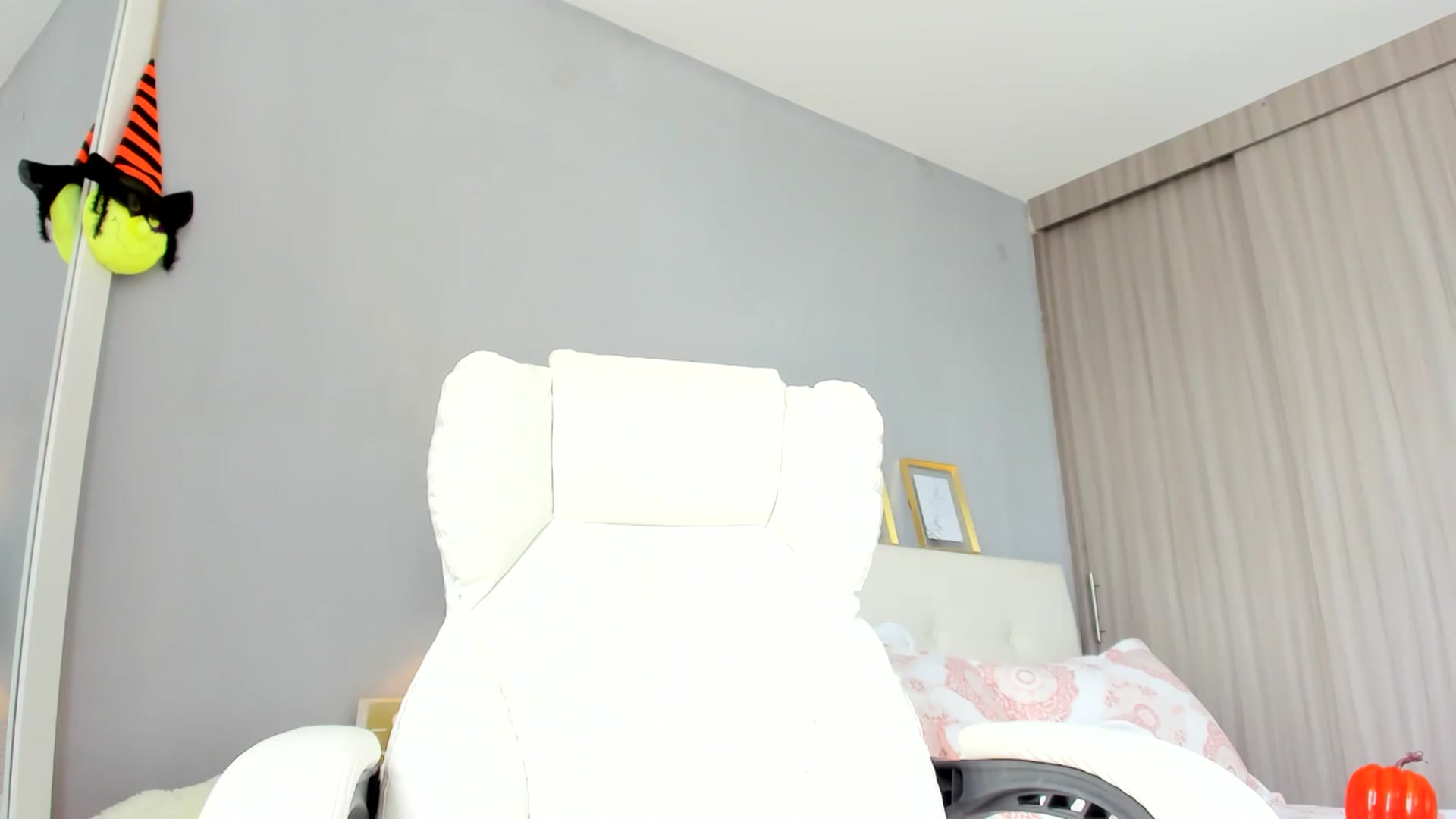 Gallery image thumbnail from Emmily_'s myfreecams stream on, 10/09/2024, 16:06 image 6 of 20