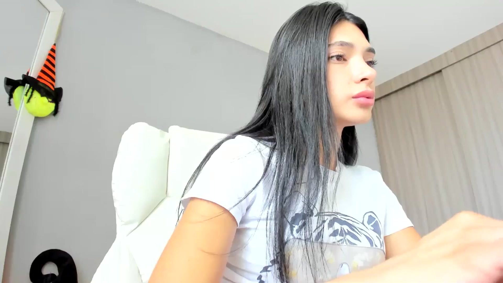 Gallery image thumbnail from Emmily_'s myfreecams stream on, 10/16/2024, 15:36 image 12 of 20
