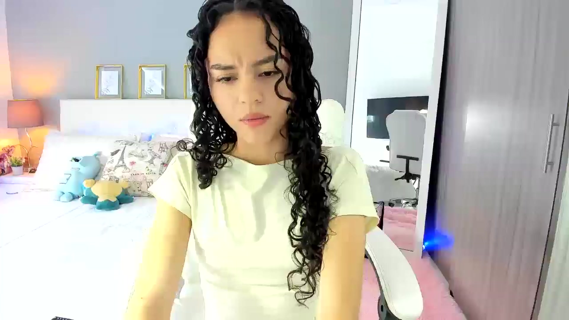 Gallery image thumbnail from Emmily__'s myfreecams stream on, 07/12/2025, 15:19 image 4 of 20
