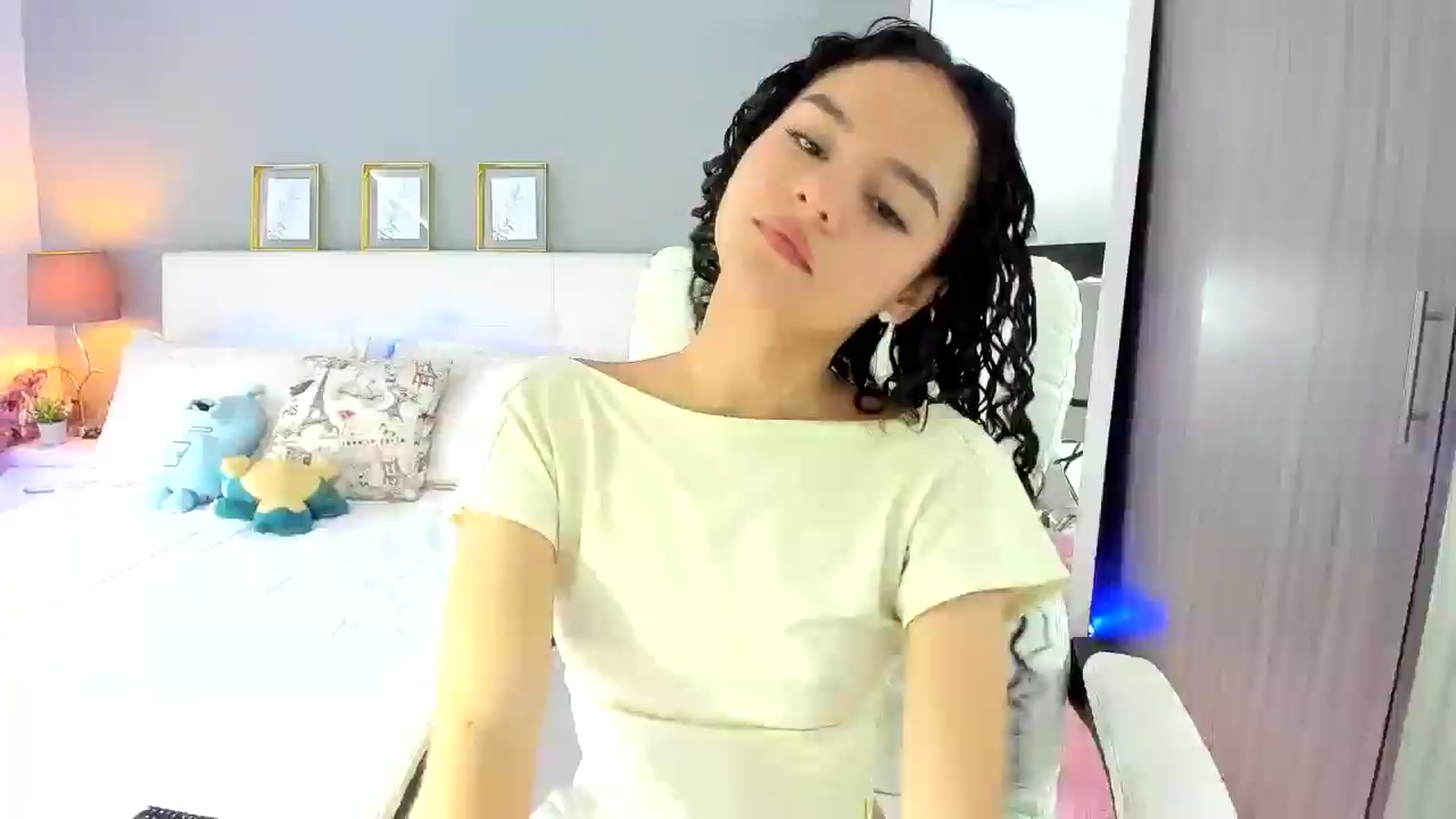 Gallery image thumbnail from Emmily__'s myfreecams stream on, 07/12/2025, 15:19 image 1 of 20