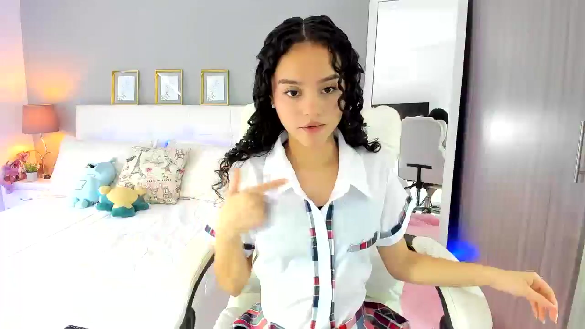 Gallery image thumbnail from Emmily__'s myfreecams stream on, 07/12/2025, 15:19 image 12 of 20