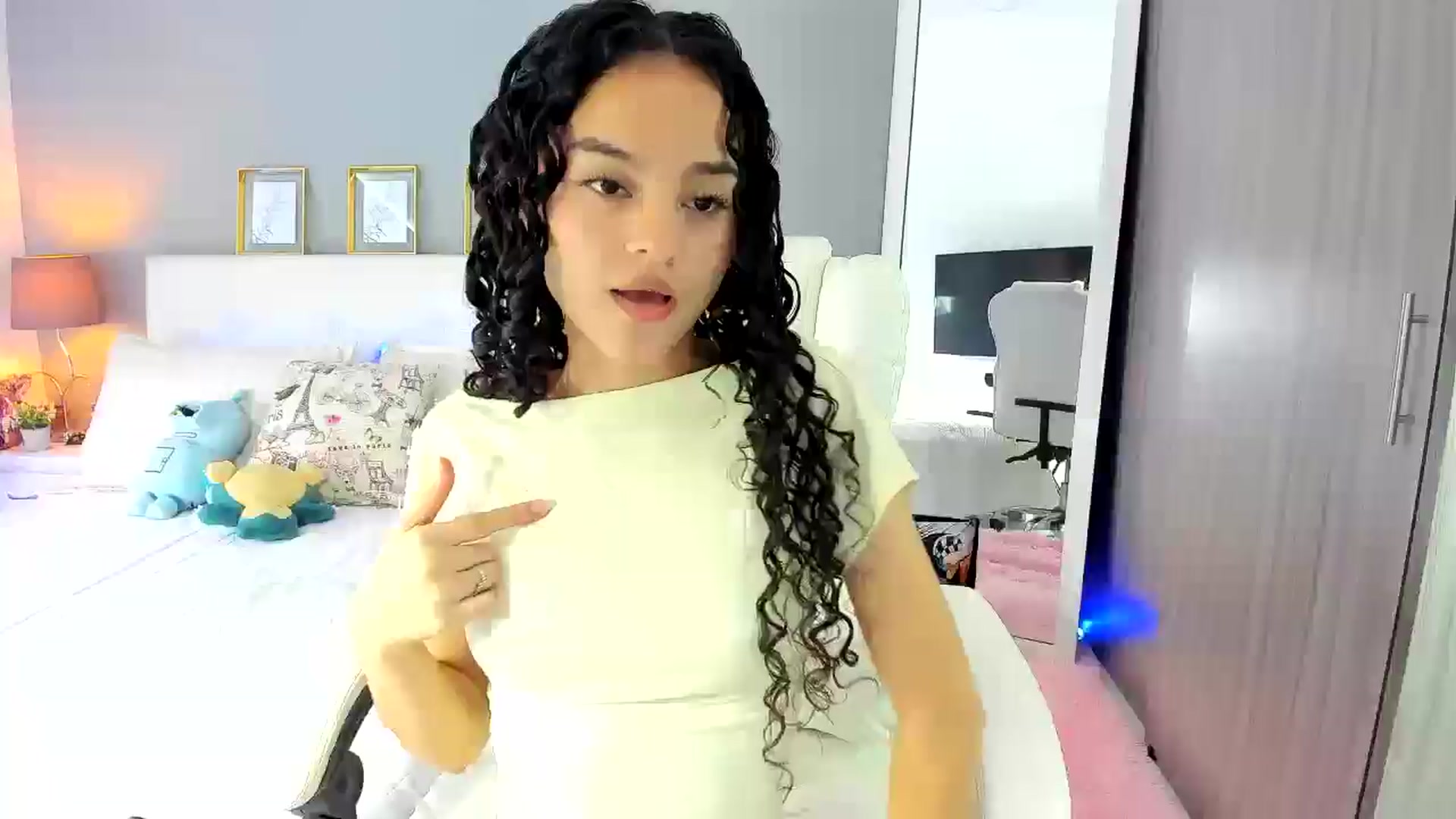 Gallery image thumbnail from Emmily__'s myfreecams stream on, 07/12/2025, 15:19 image 6 of 20