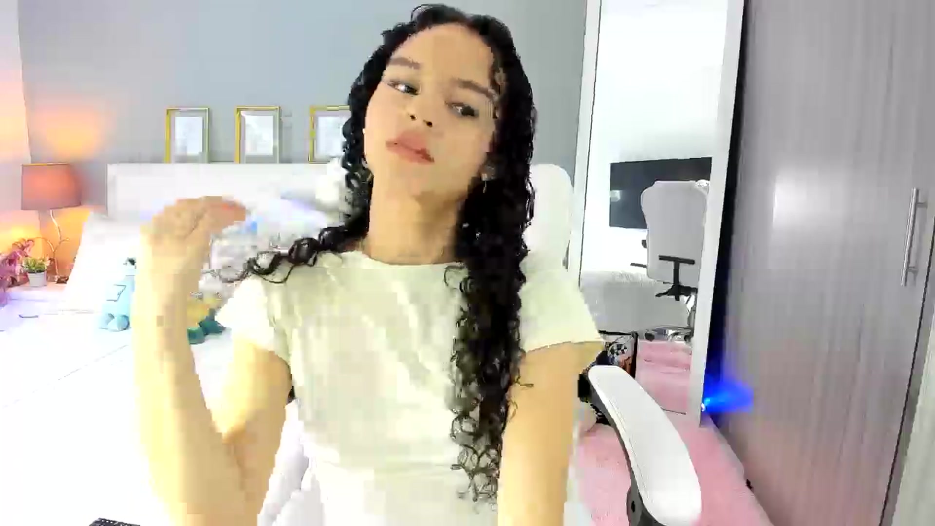 Gallery image thumbnail from Emmily__'s myfreecams stream on, 07/12/2025, 15:19 image 5 of 20