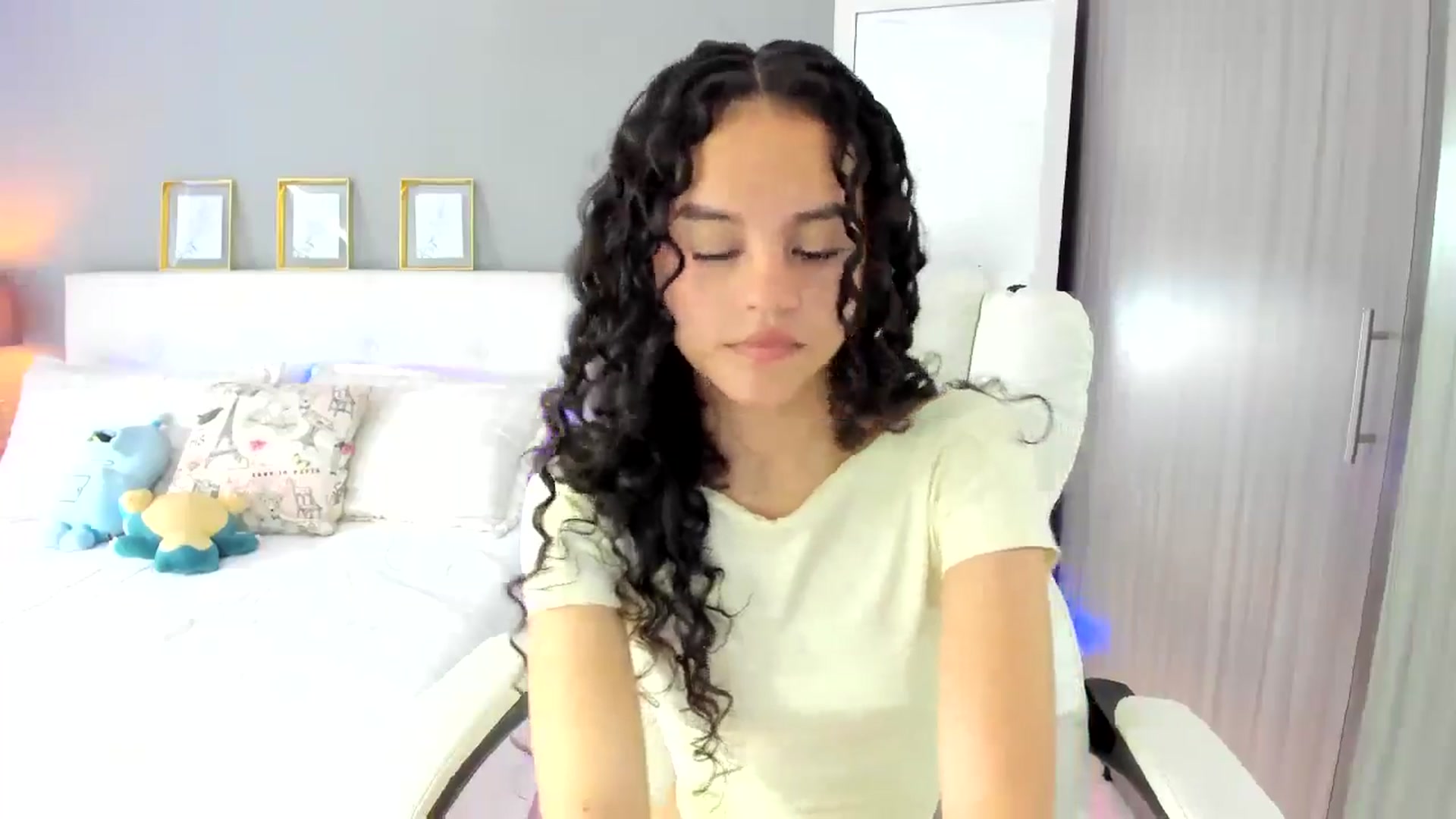 Gallery image thumbnail from Emmily__'s myfreecams stream on, 07/12/2025, 17:18 image 4 of 20