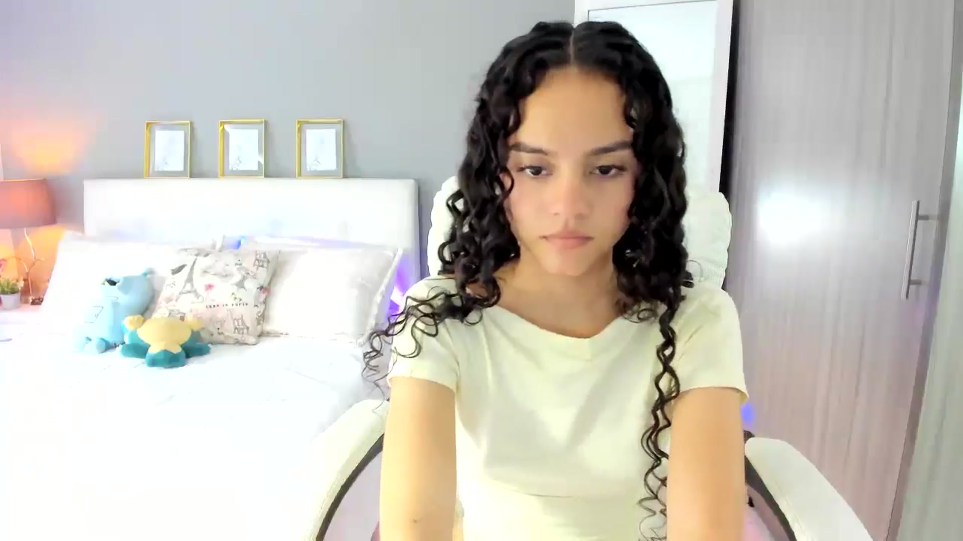 Gallery image thumbnail from Emmily__'s myfreecams stream on, 07/12/2025, 17:18 image 15 of 20