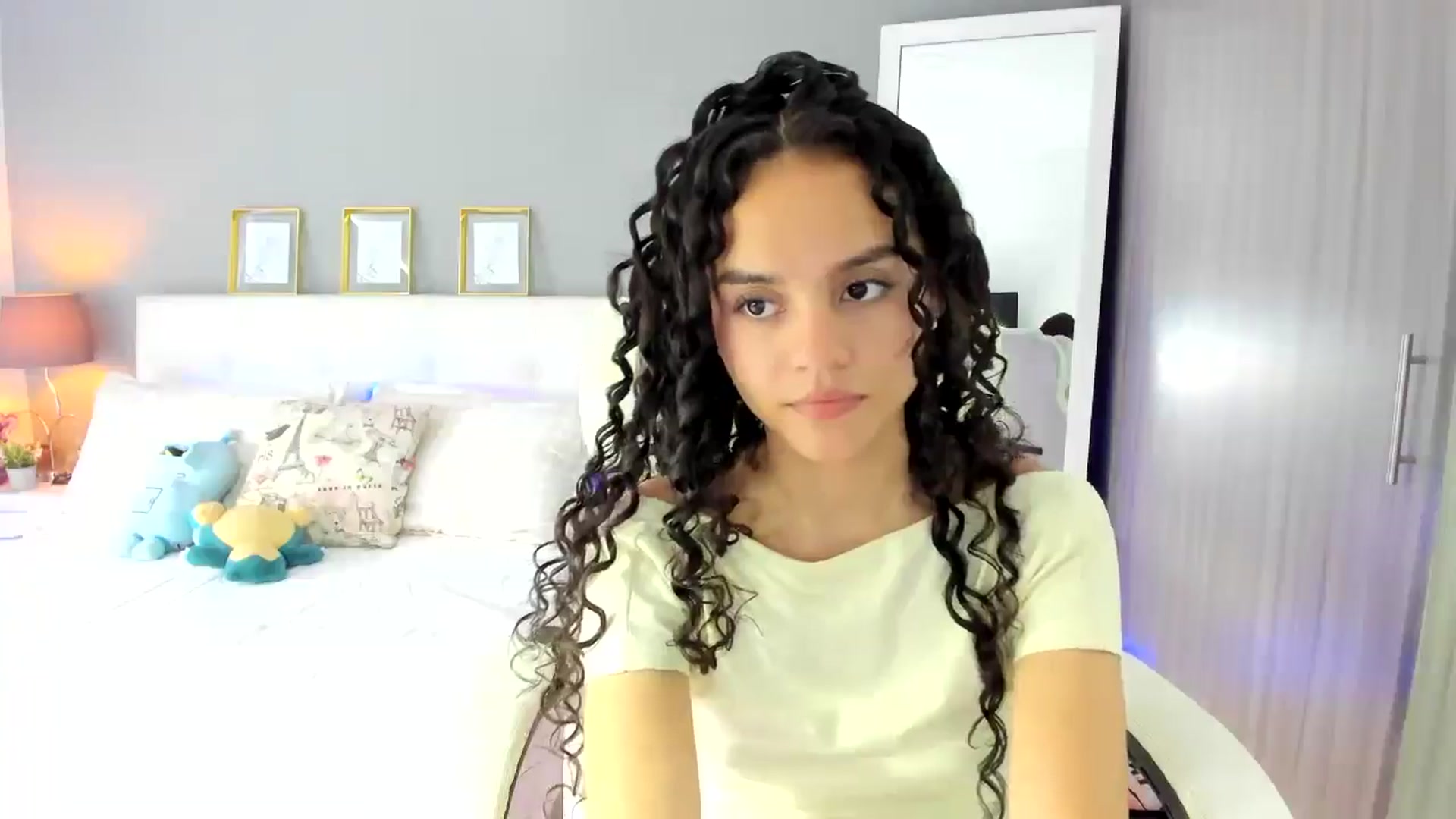 Gallery image thumbnail from Emmily__'s myfreecams stream on, 07/12/2025, 18:06 image 14 of 20