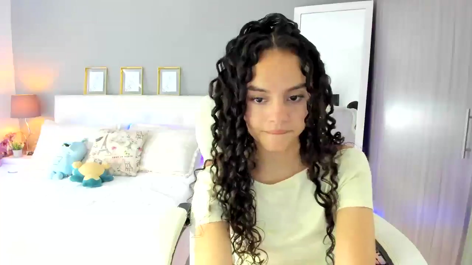 Gallery image thumbnail from Emmily__'s myfreecams stream on, 07/12/2025, 18:06 image 15 of 20