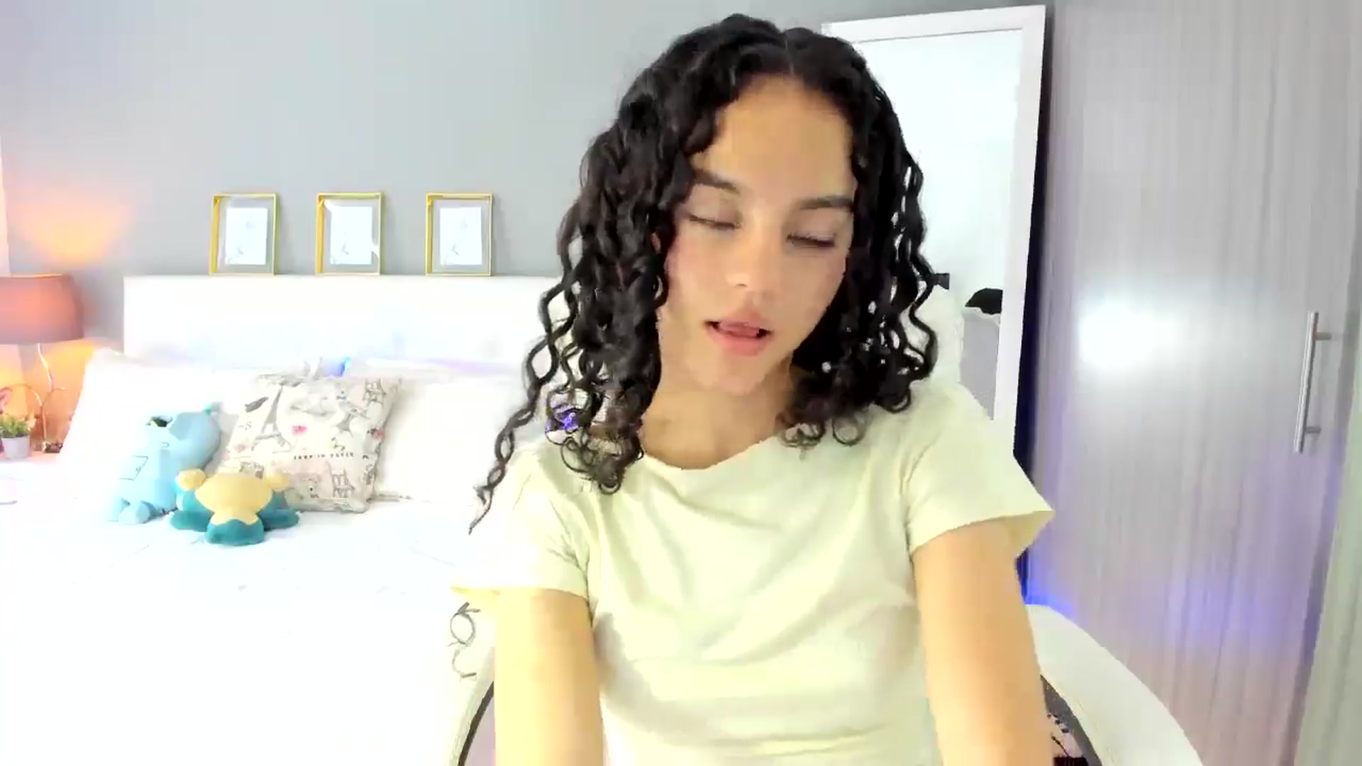 Gallery image thumbnail from Emmily__'s myfreecams stream on, 07/12/2025, 18:06 image 9 of 20