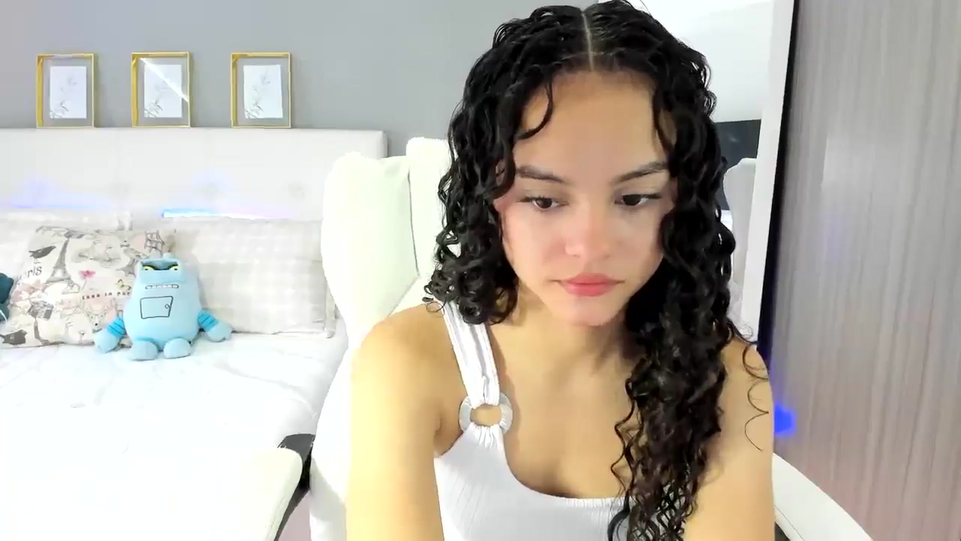 Gallery image thumbnail from Emmily__'s myfreecams stream on, 07/16/2025, 15:34 image 2 of 20