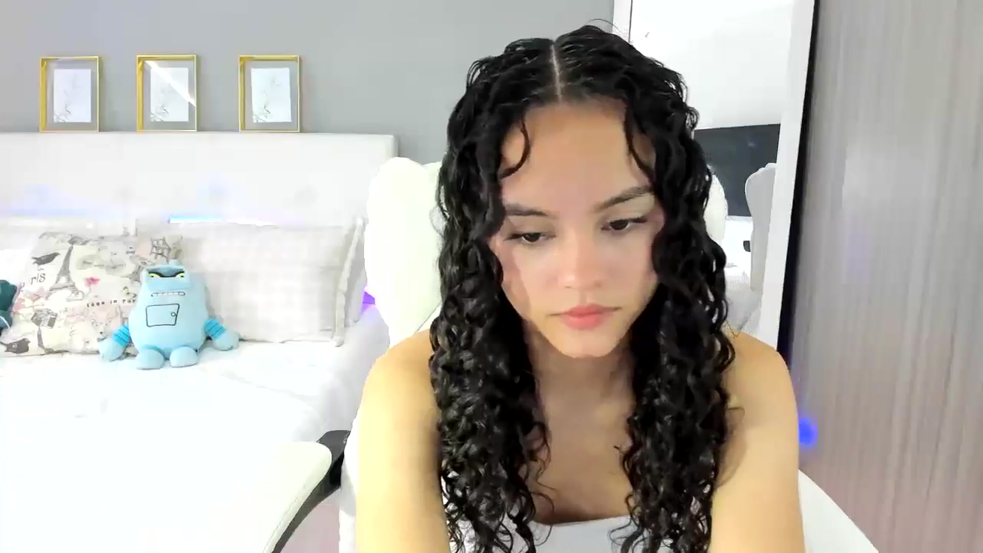 Gallery image thumbnail from Emmily__'s myfreecams stream on, 07/16/2025, 15:34 image 7 of 20