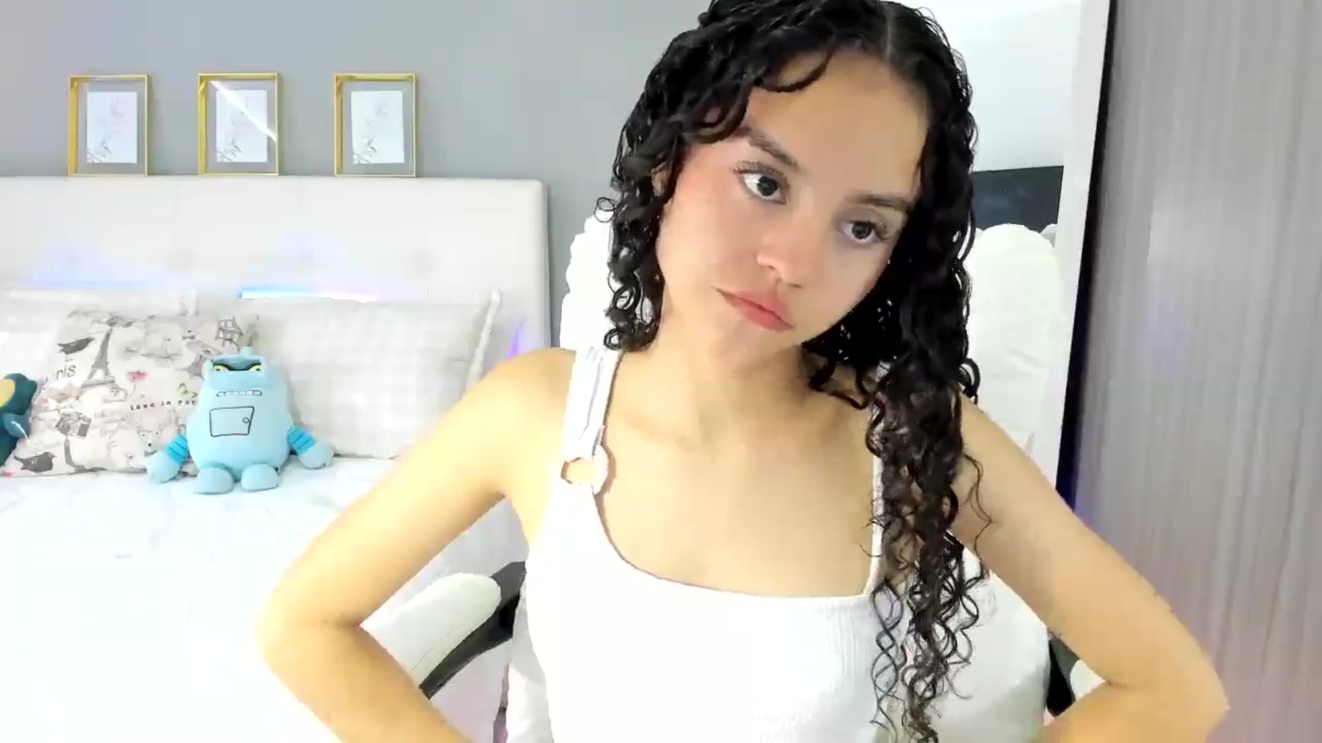 Gallery image thumbnail from Emmily__'s myfreecams stream on, 07/16/2025, 15:34 image 4 of 20