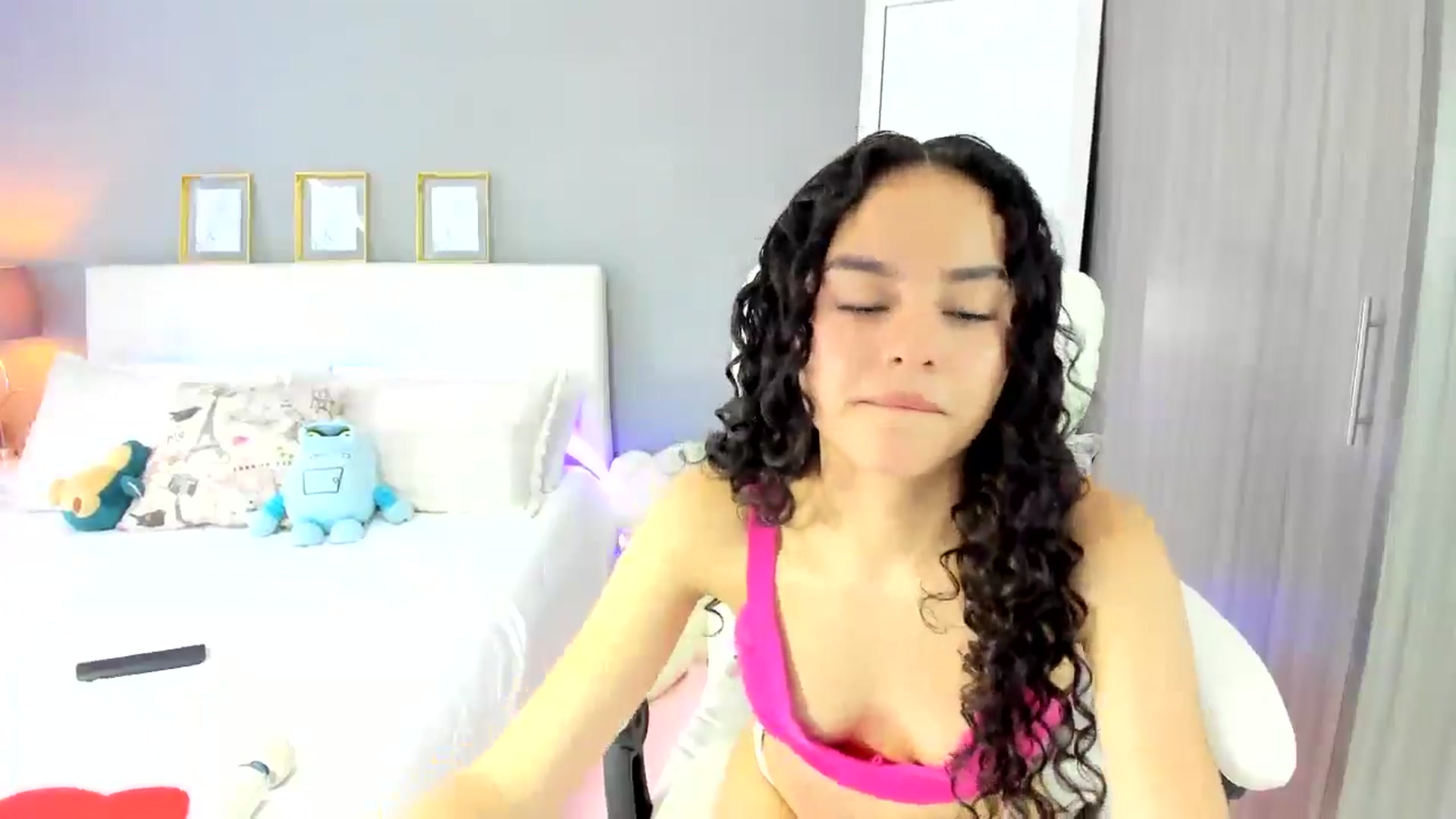 Gallery image thumbnail from Emmily__'s myfreecams stream on, 07/17/2025, 16:07 image 17 of 20