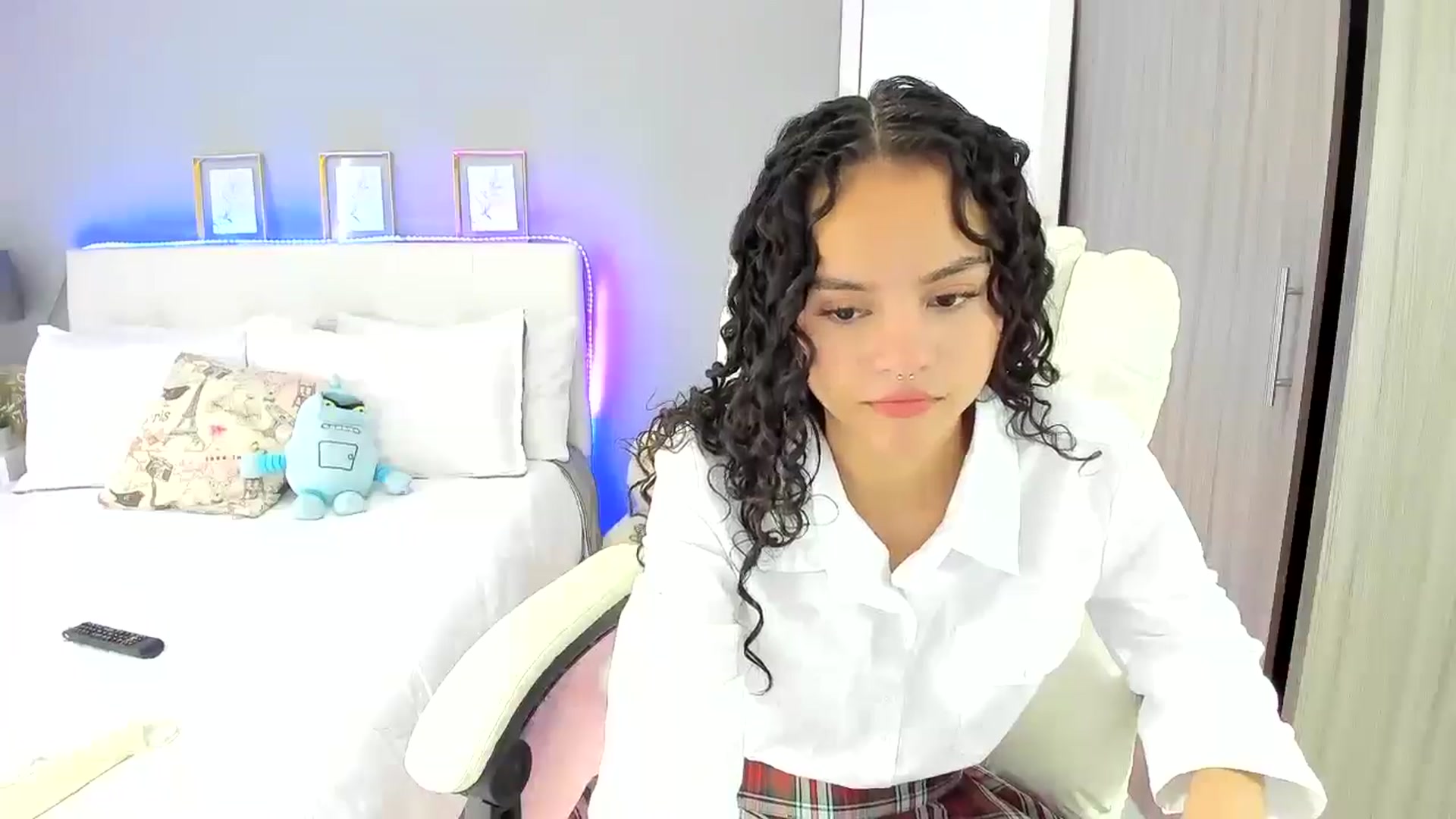 Gallery image thumbnail from Emmily__'s myfreecams stream on, 07/18/2025, 18:26 image 4 of 20