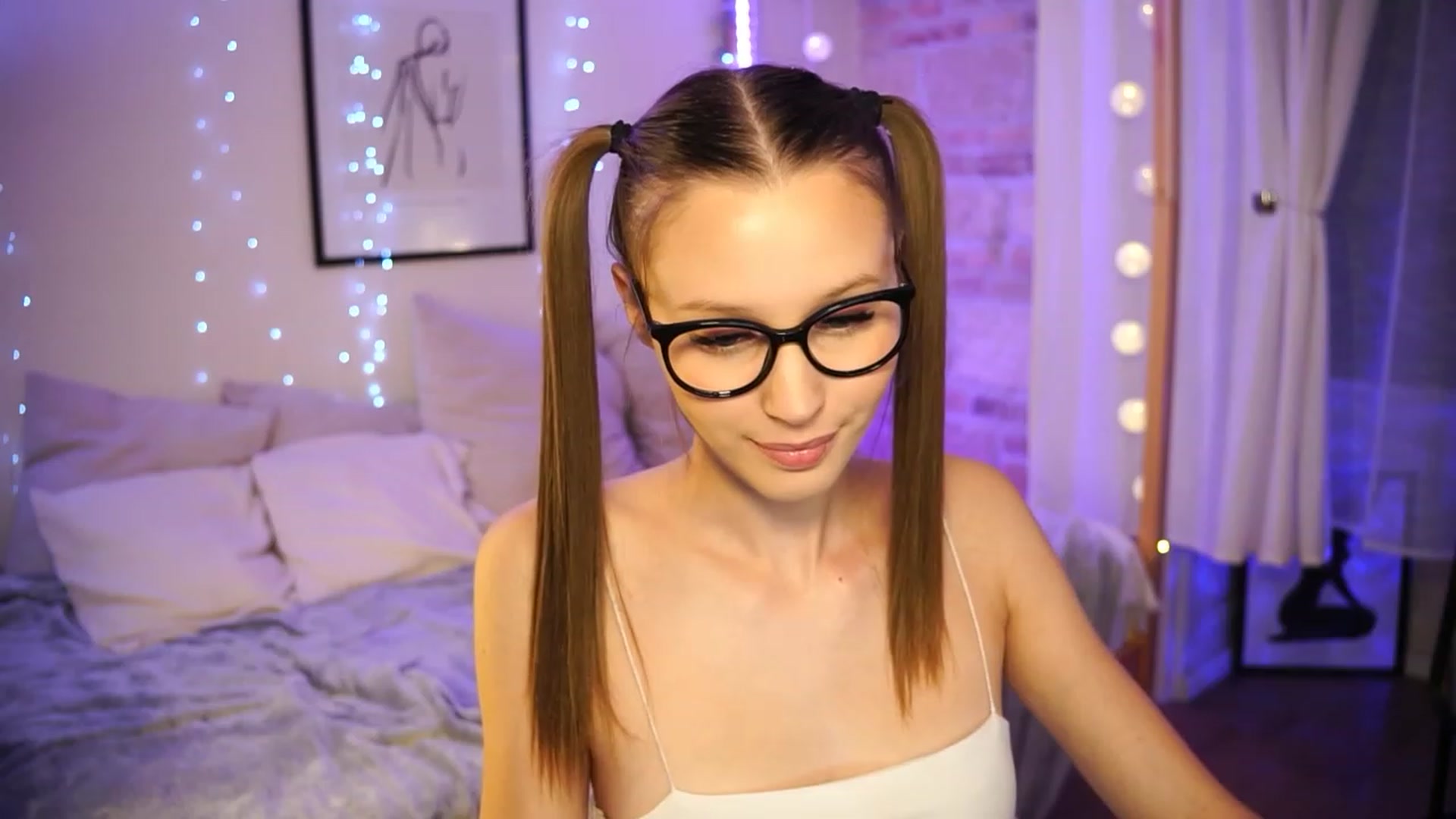 Gallery image thumbnail from EmmmaShy_18's myfreecams stream on, 11/19/2023, 14:38 image 3 of 20