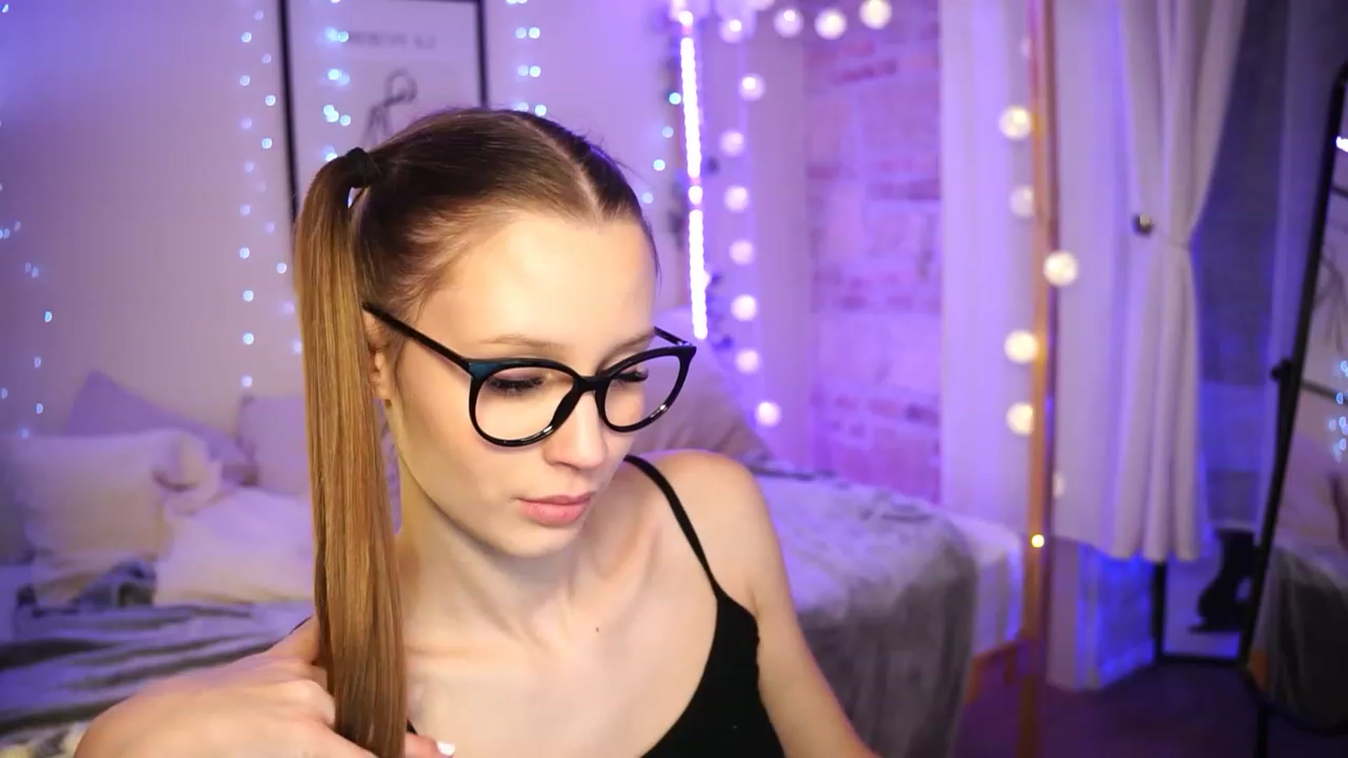 Gallery image thumbnail from EmmmaShy_18's myfreecams stream on, 11/25/2023, 02:08 image 8 of 20