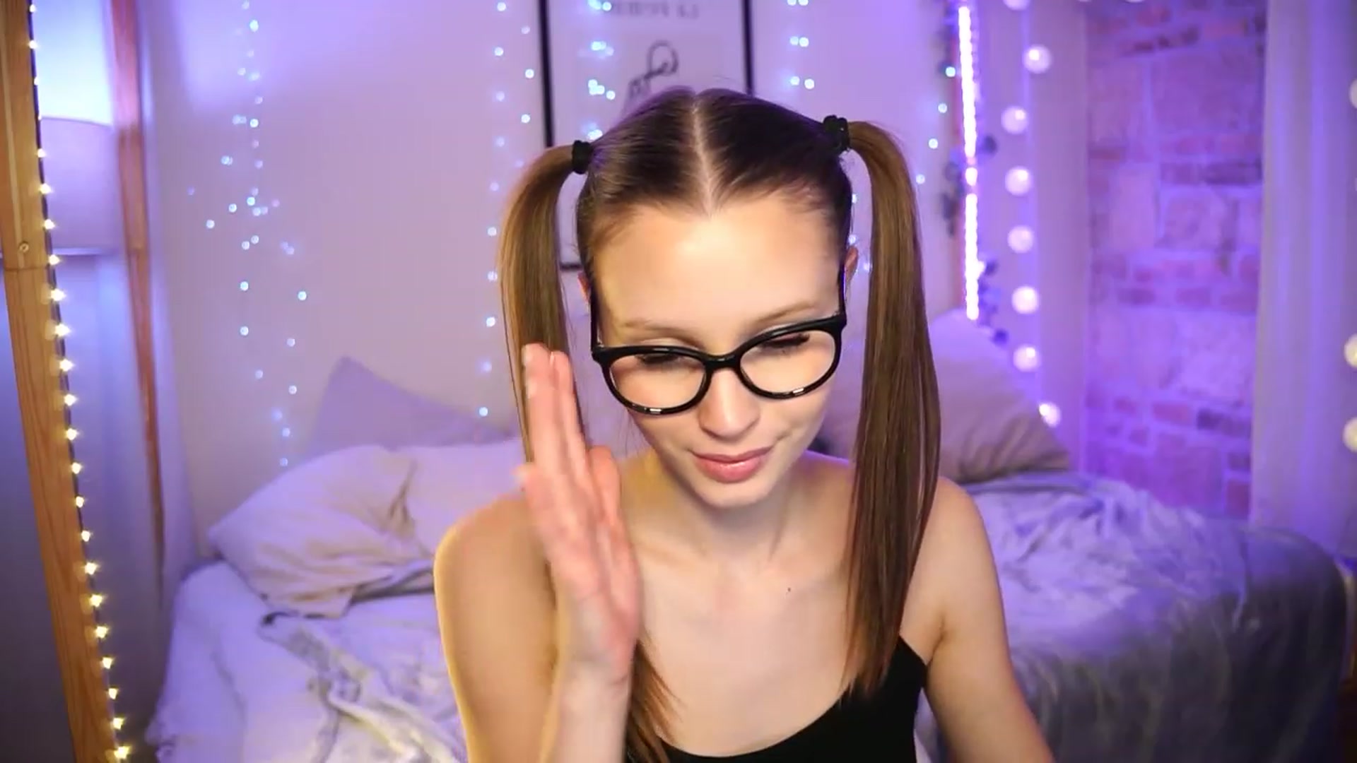 Gallery image thumbnail from EmmmaShy_18's myfreecams stream on, 11/25/2023, 18:43 image 6 of 20