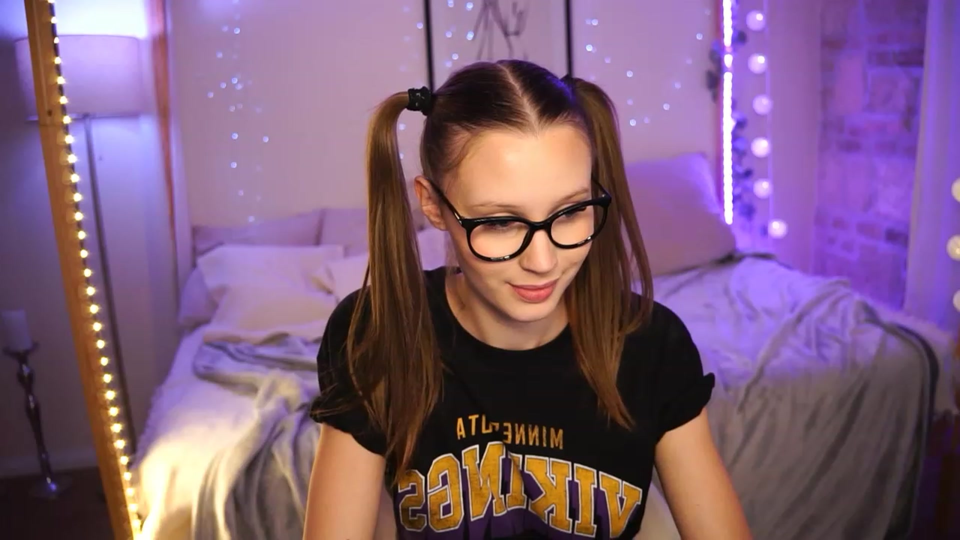 Gallery image thumbnail from EmmmaShy_18's myfreecams stream on, 12/01/2023, 22:21 image 6 of 20
