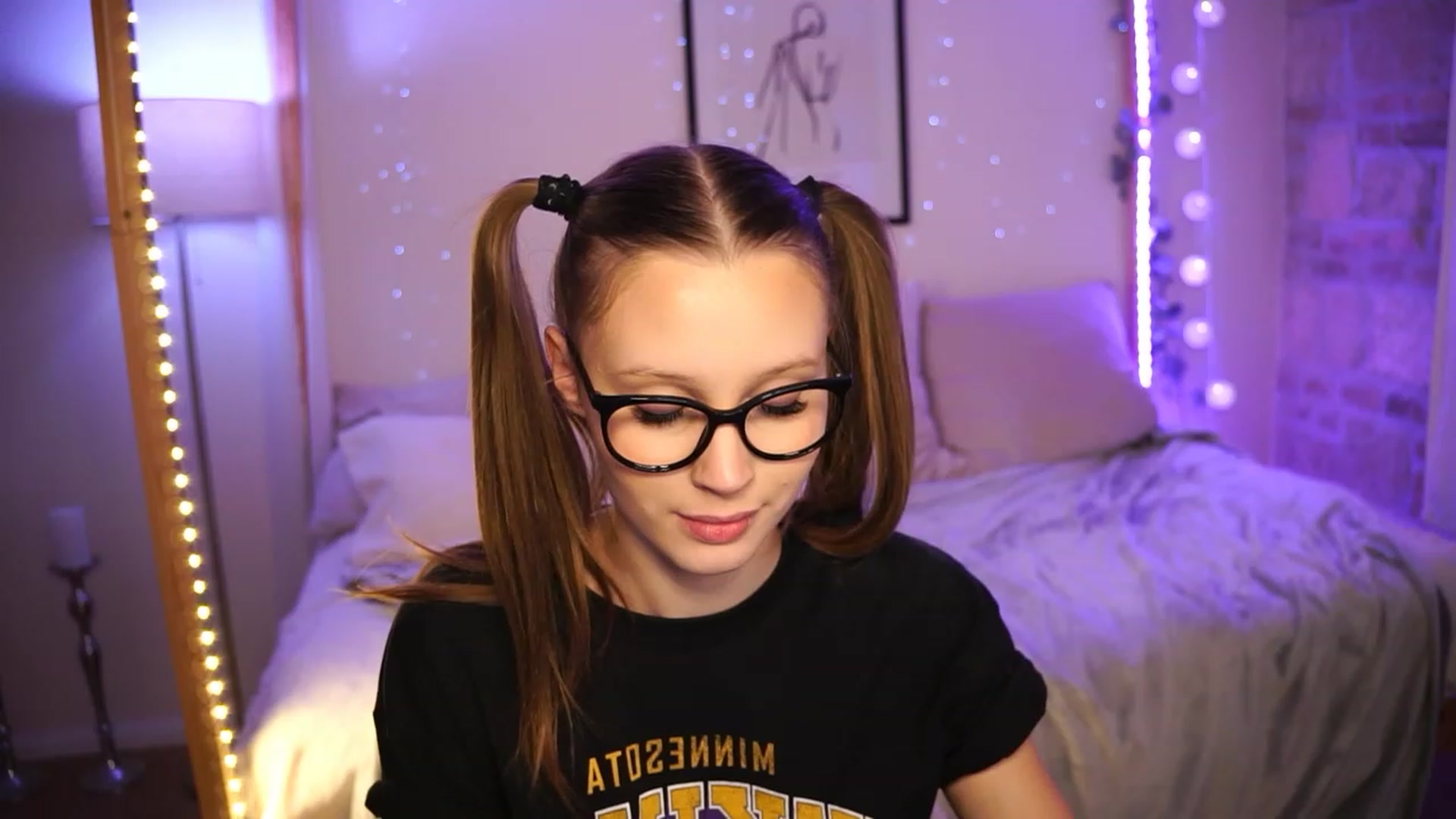 Gallery image thumbnail from EmmmaShy_18's myfreecams stream on, 12/01/2023, 22:21 image 19 of 20