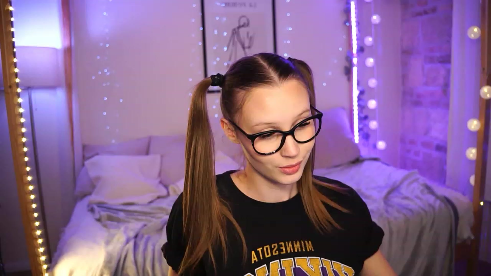Gallery image thumbnail from EmmmaShy_18's myfreecams stream on, 12/01/2023, 22:21 image 7 of 20