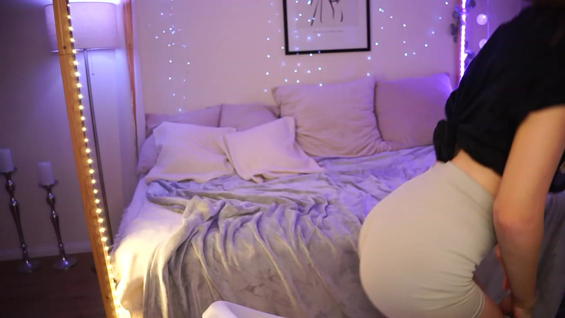 Gallery image thumbnail from EmmmaShy_18's myfreecams stream on, 12/01/2023, 22:21 image 1 of 20
