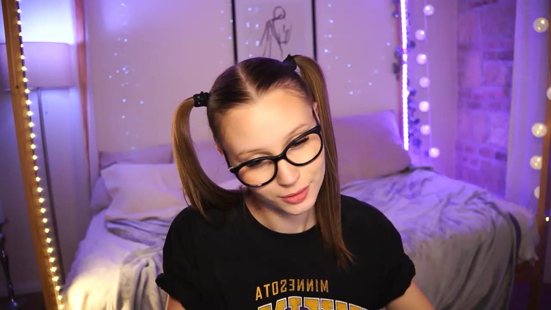 Gallery image thumbnail from EmmmaShy_18's myfreecams stream on, 12/01/2023, 22:21 image 15 of 20