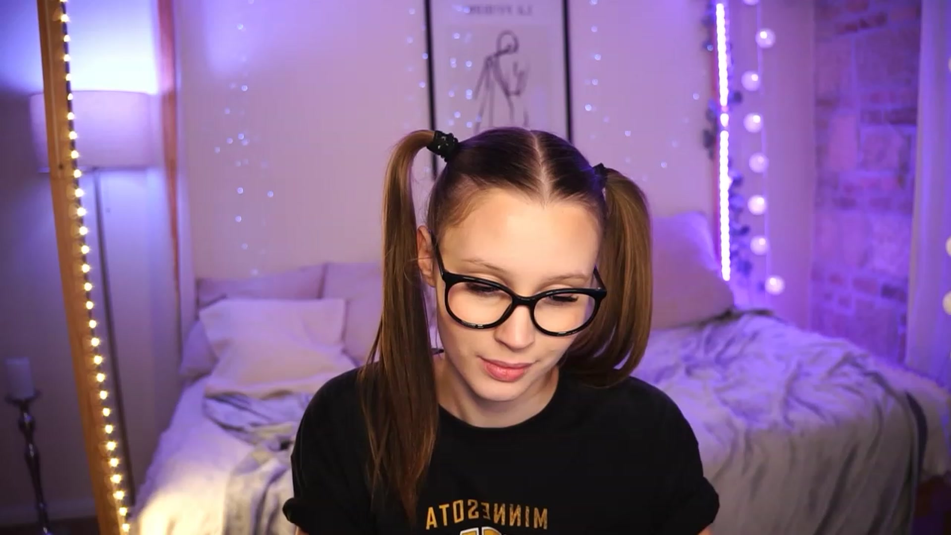 Gallery image thumbnail from EmmmaShy_18's myfreecams stream on, 12/01/2023, 22:21 image 17 of 20