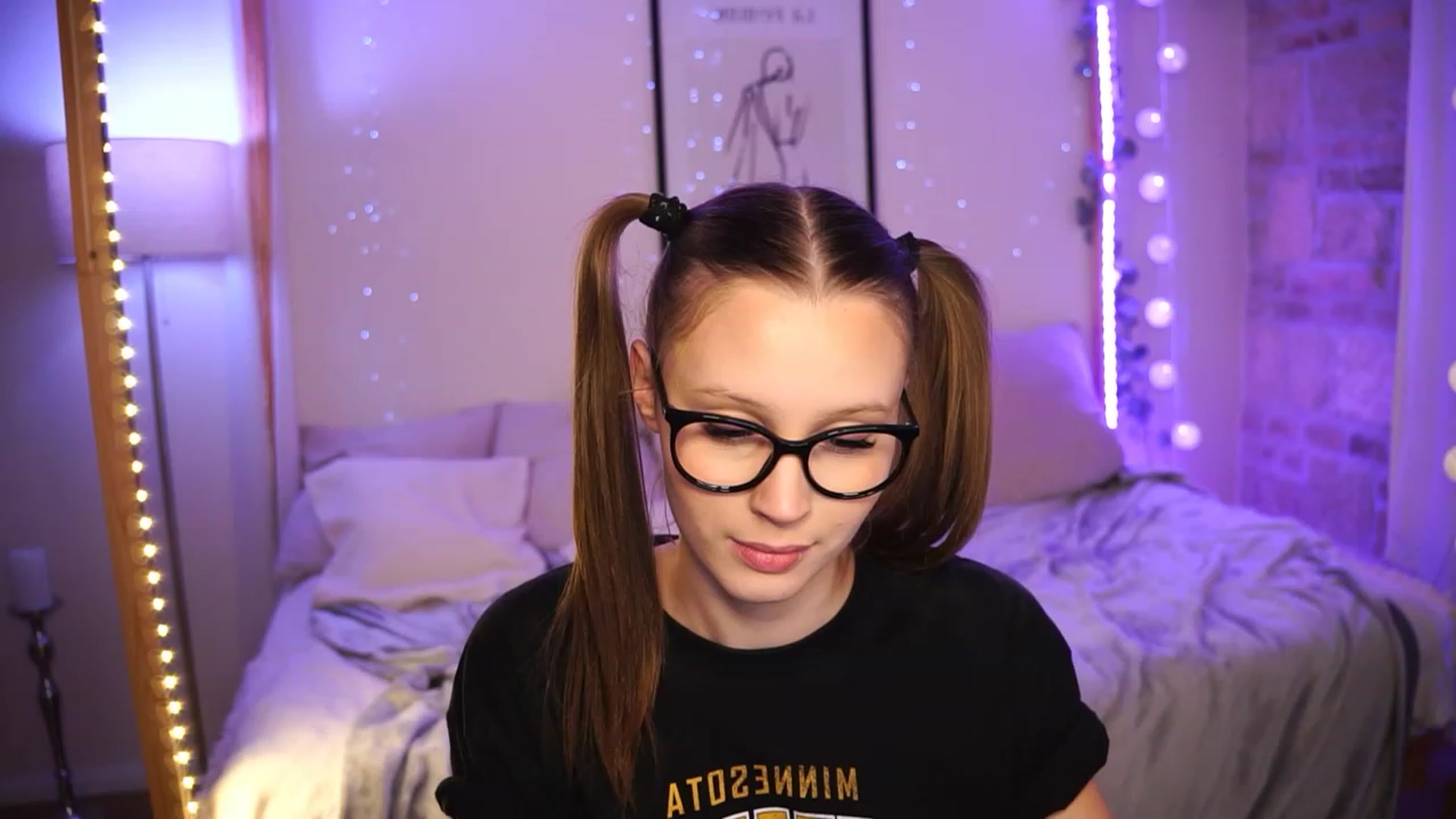 Gallery image thumbnail from EmmmaShy_18's myfreecams stream on, 12/01/2023, 22:21 image 16 of 20