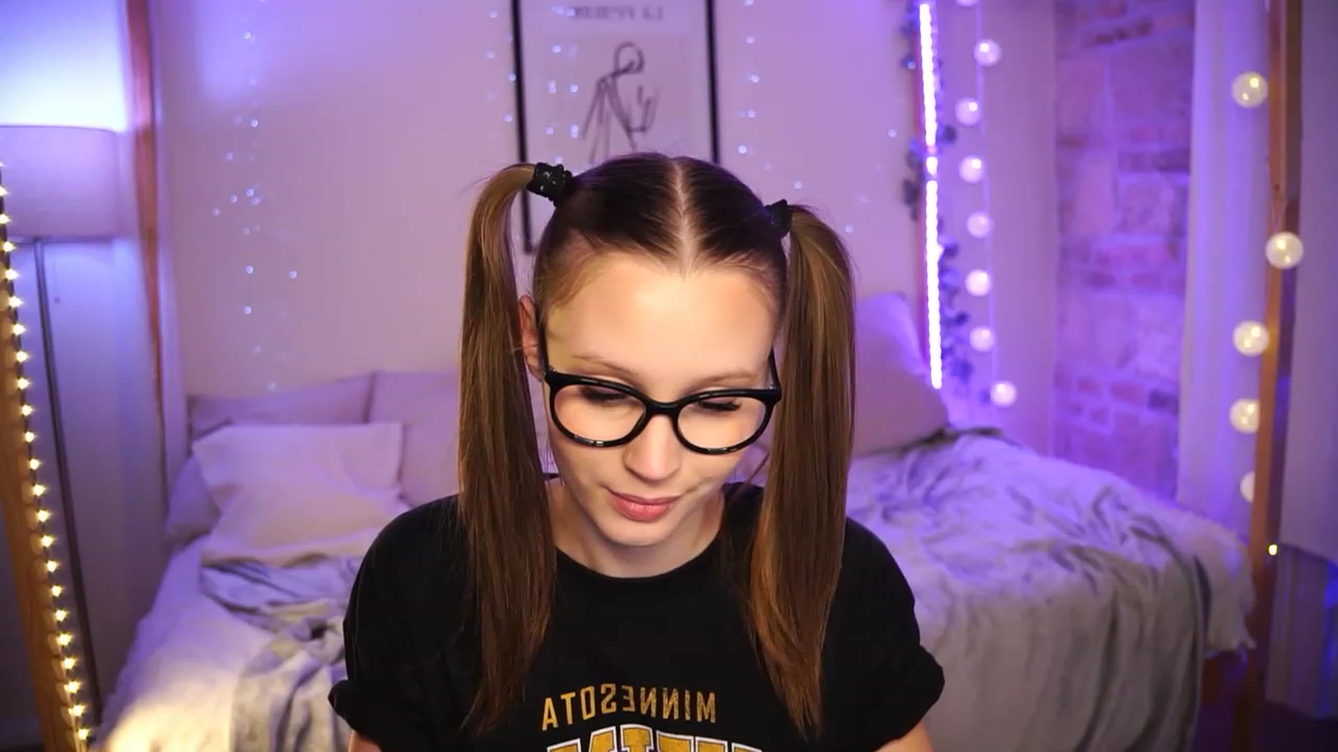 Gallery image thumbnail from EmmmaShy_18's myfreecams stream on, 12/01/2023, 22:21 image 18 of 20