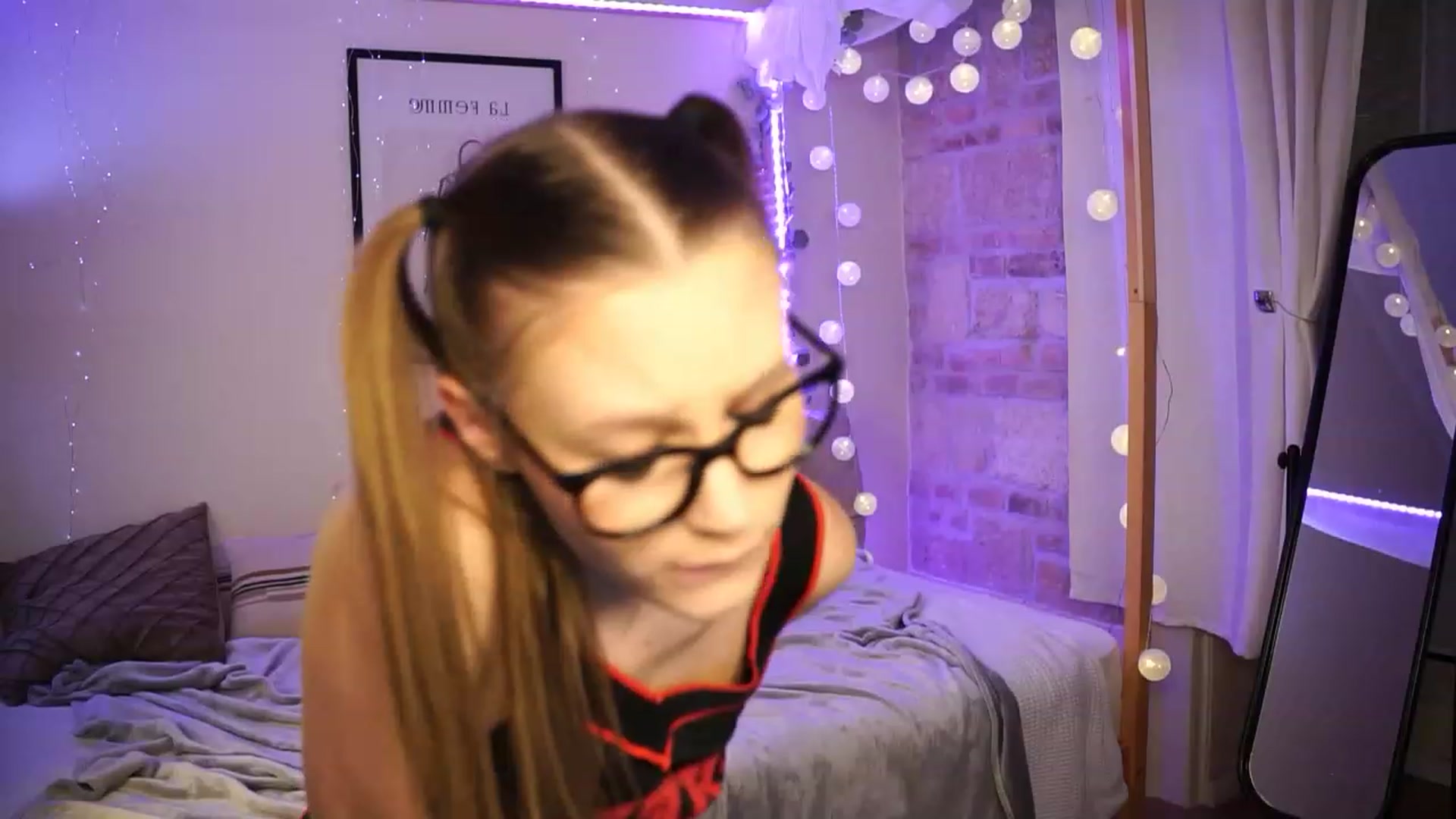 Gallery image thumbnail from EmmmaShy_18's myfreecams stream on, 12/09/2023, 22:42 image 16 of 20