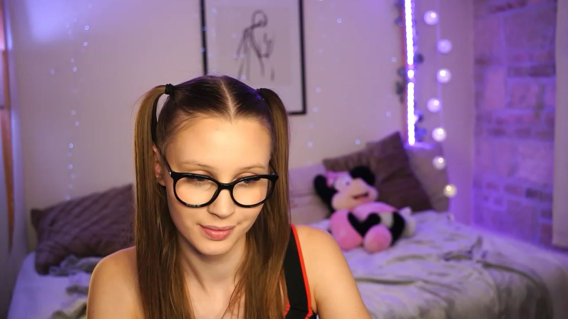 Gallery image thumbnail from EmmmaShy_18's myfreecams stream on, 12/09/2023, 22:42 image 5 of 20