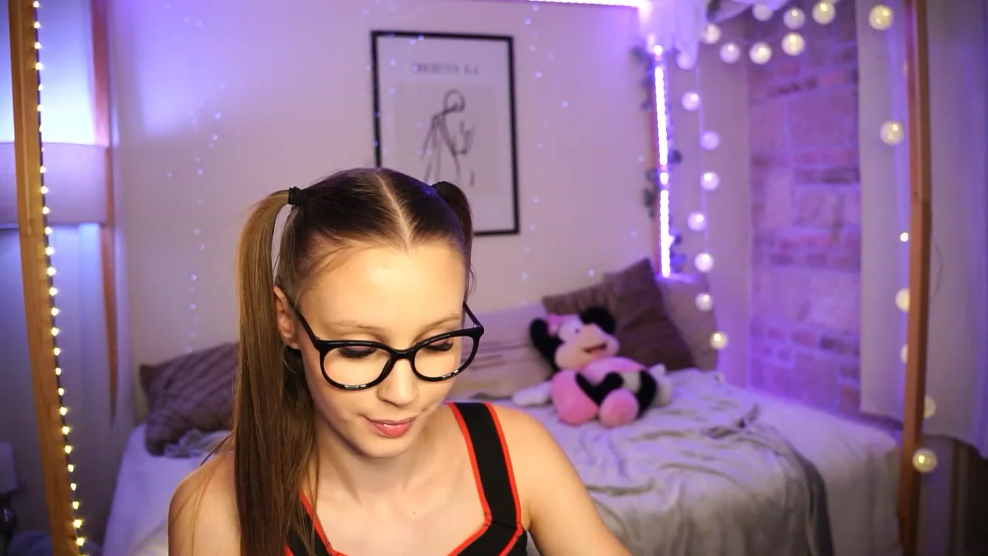 Gallery image thumbnail from EmmmaShy_18's myfreecams stream on, 12/09/2023, 22:42 image 18 of 20