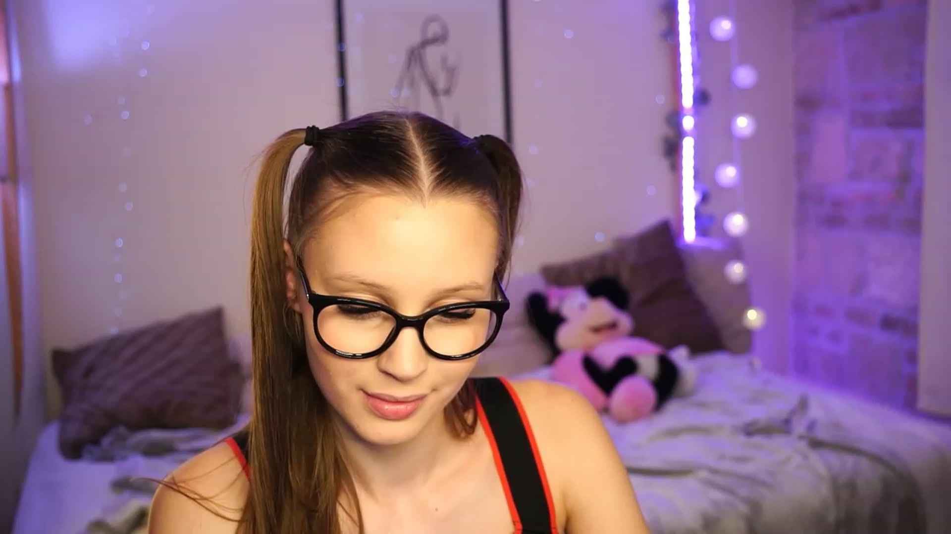 Gallery image thumbnail from EmmmaShy_18's myfreecams stream on, 12/09/2023, 22:42 image 1 of 20