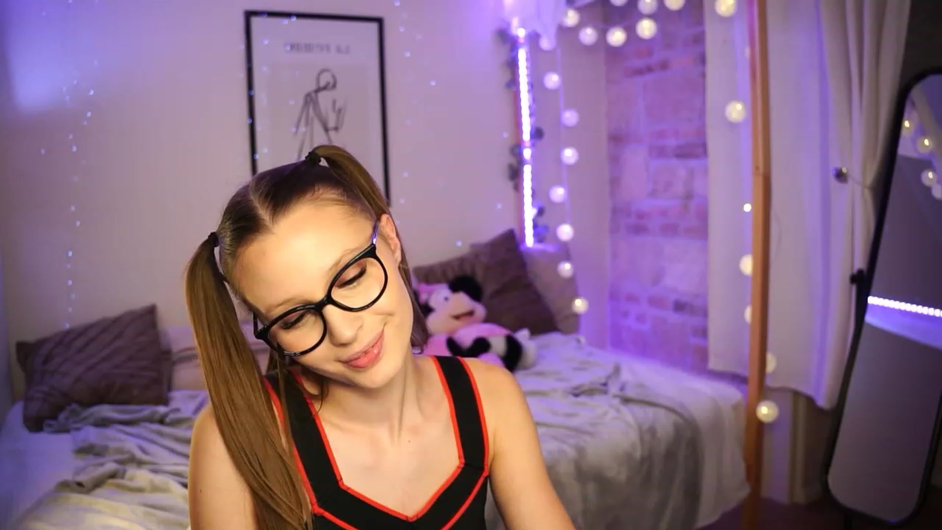 Gallery image thumbnail from EmmmaShy_18's myfreecams stream on, 12/09/2023, 22:42 image 9 of 20