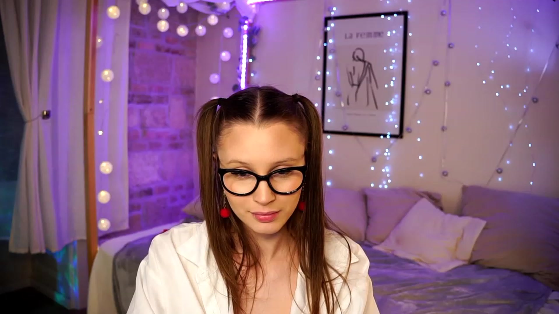 Gallery image thumbnail from EmmmaShy_18's myfreecams stream on, 12/22/2023, 24:04 image 16 of 20
