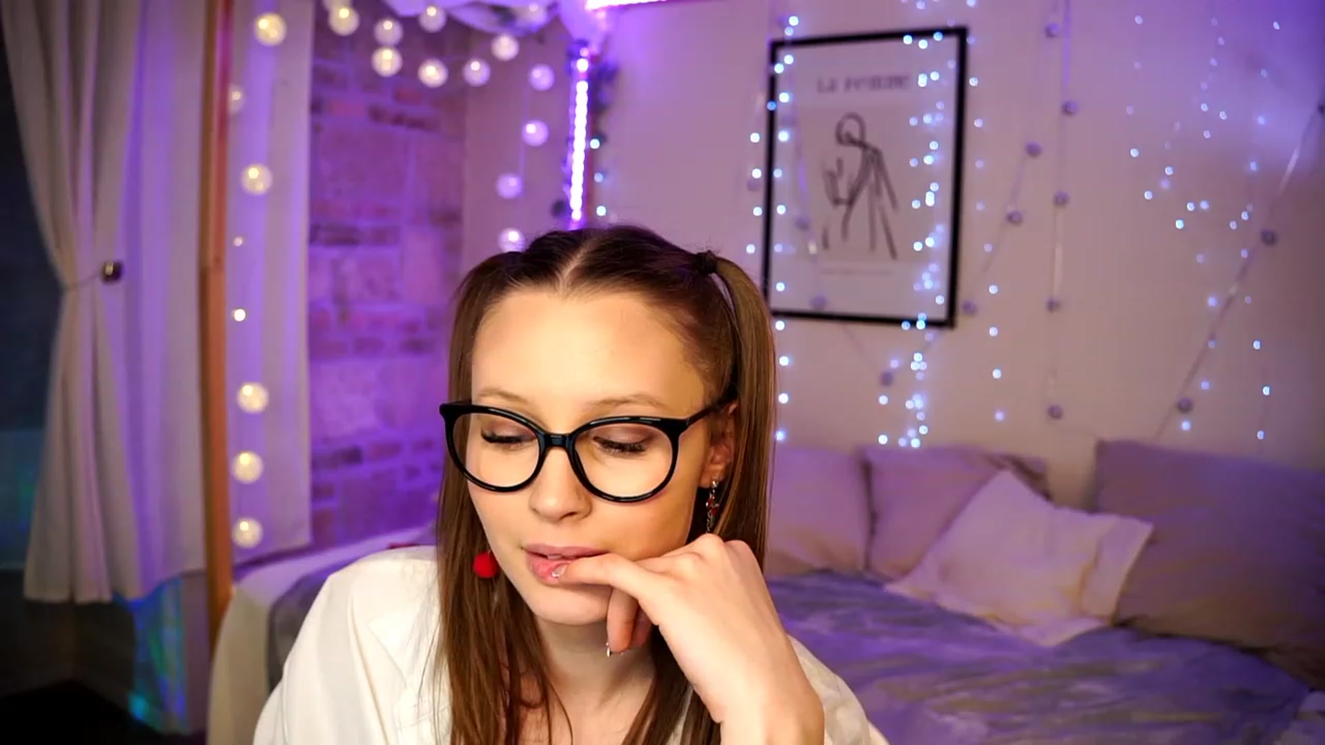Gallery image thumbnail from EmmmaShy_18's myfreecams stream on, 12/22/2023, 24:04 image 15 of 20