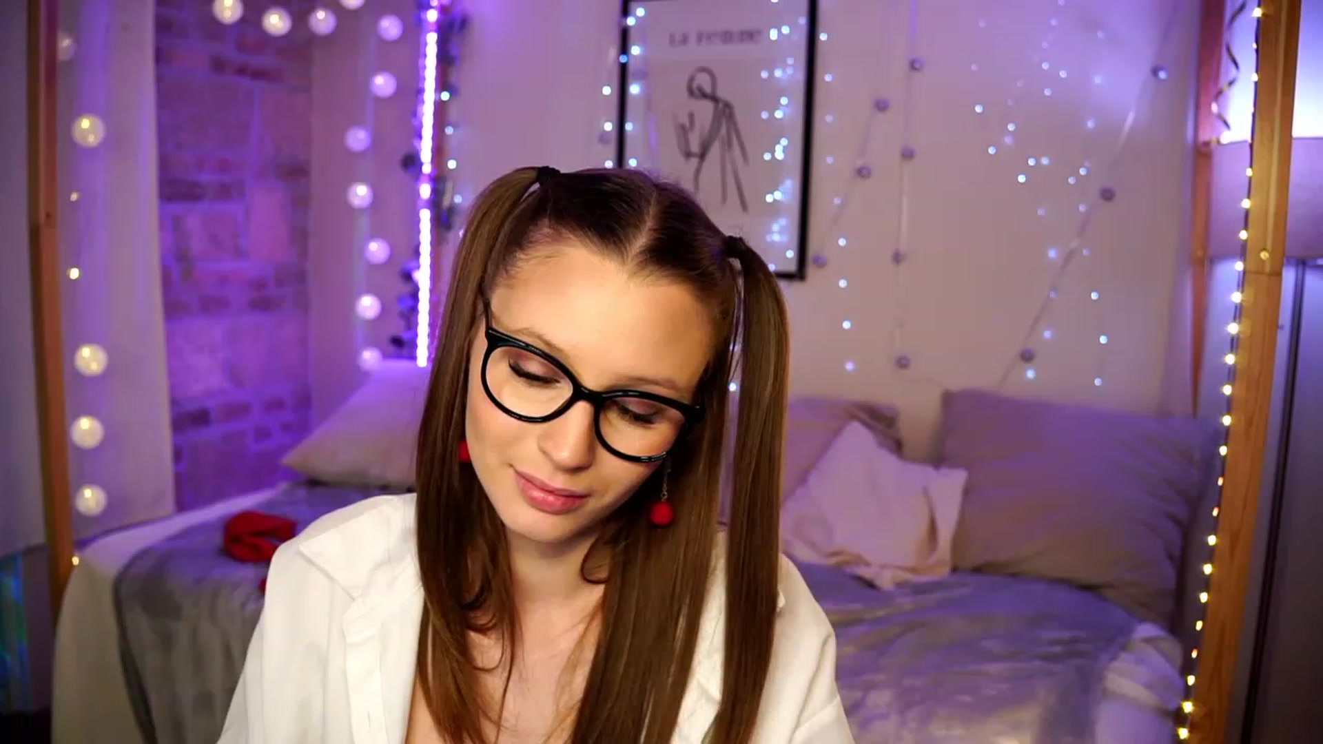 Gallery image thumbnail from EmmmaShy_18's myfreecams stream on, 12/22/2023, 01:33 image 11 of 20