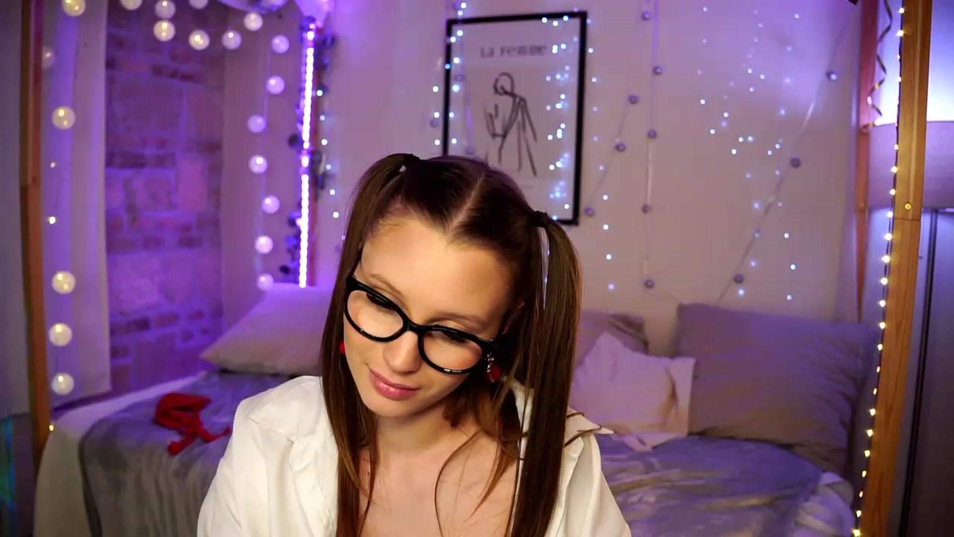 Gallery image thumbnail from EmmmaShy_18's myfreecams stream on, 12/22/2023, 01:33 image 18 of 20