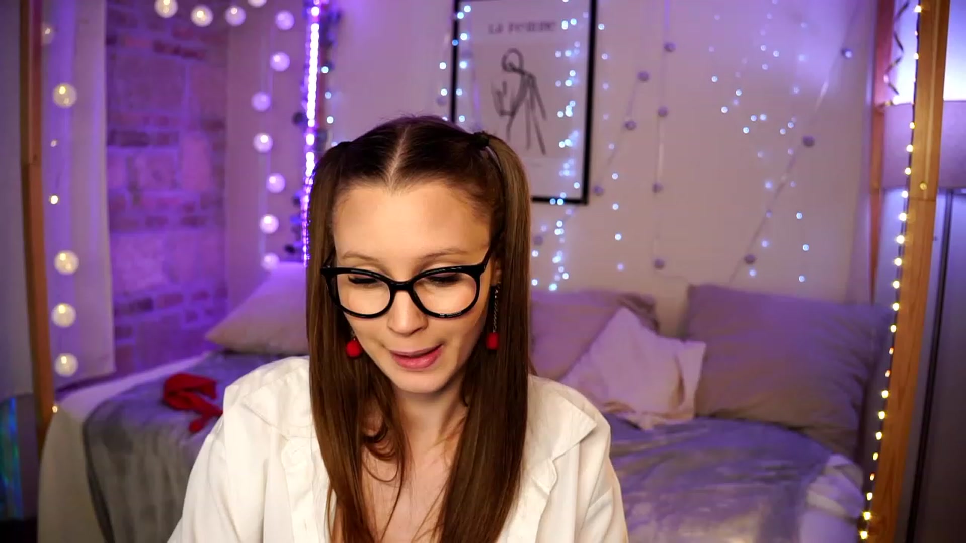 Gallery image thumbnail from EmmmaShy_18's myfreecams stream on, 12/22/2023, 01:33 image 10 of 20