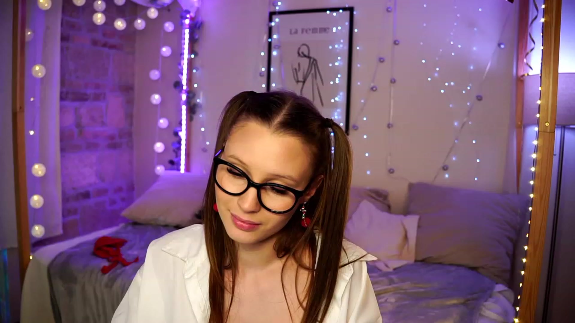 Gallery image thumbnail from EmmmaShy_18's myfreecams stream on, 12/22/2023, 01:33 image 19 of 20