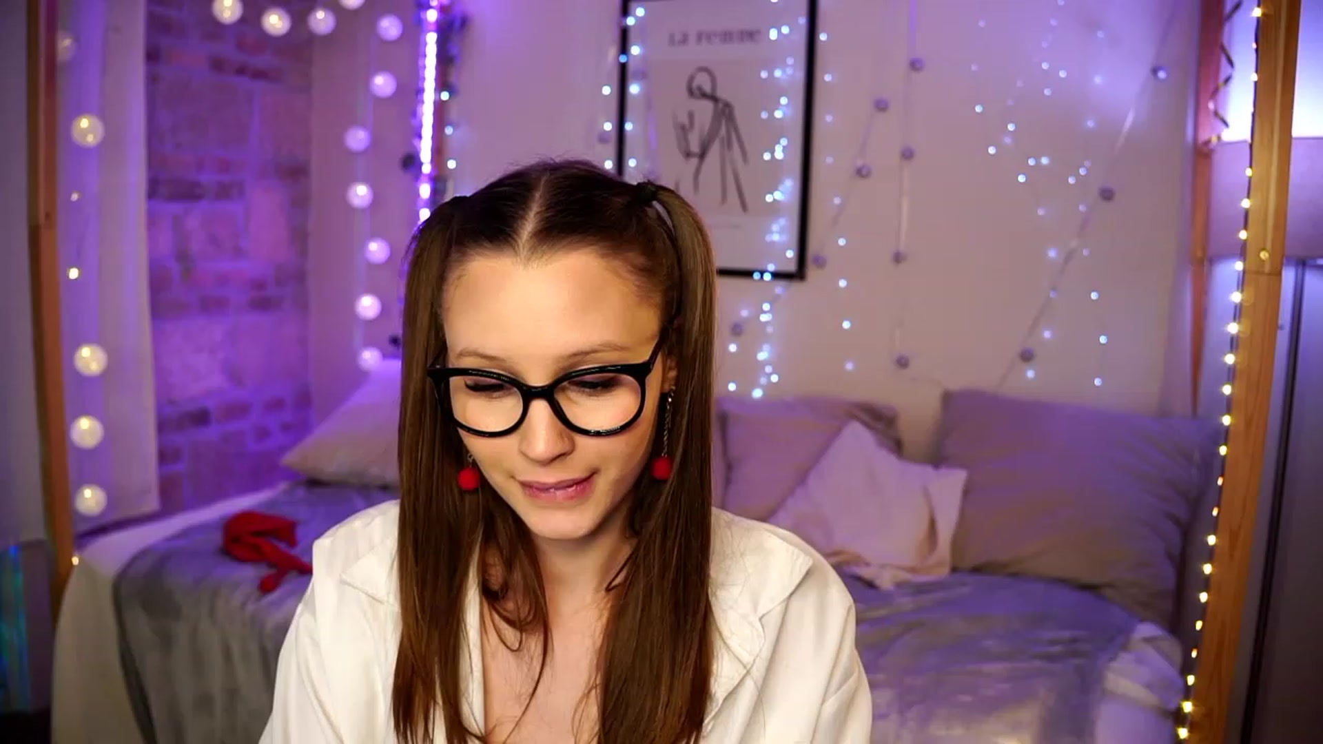 Gallery image thumbnail from EmmmaShy_18's myfreecams stream on, 12/22/2023, 01:33 image 9 of 20